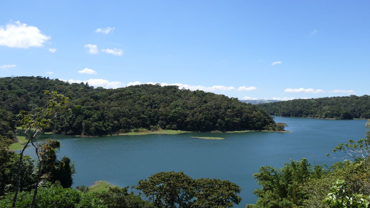 A new beautiful 2 BD/2 BA lake, volcano & rain forest view Casita  photo 42