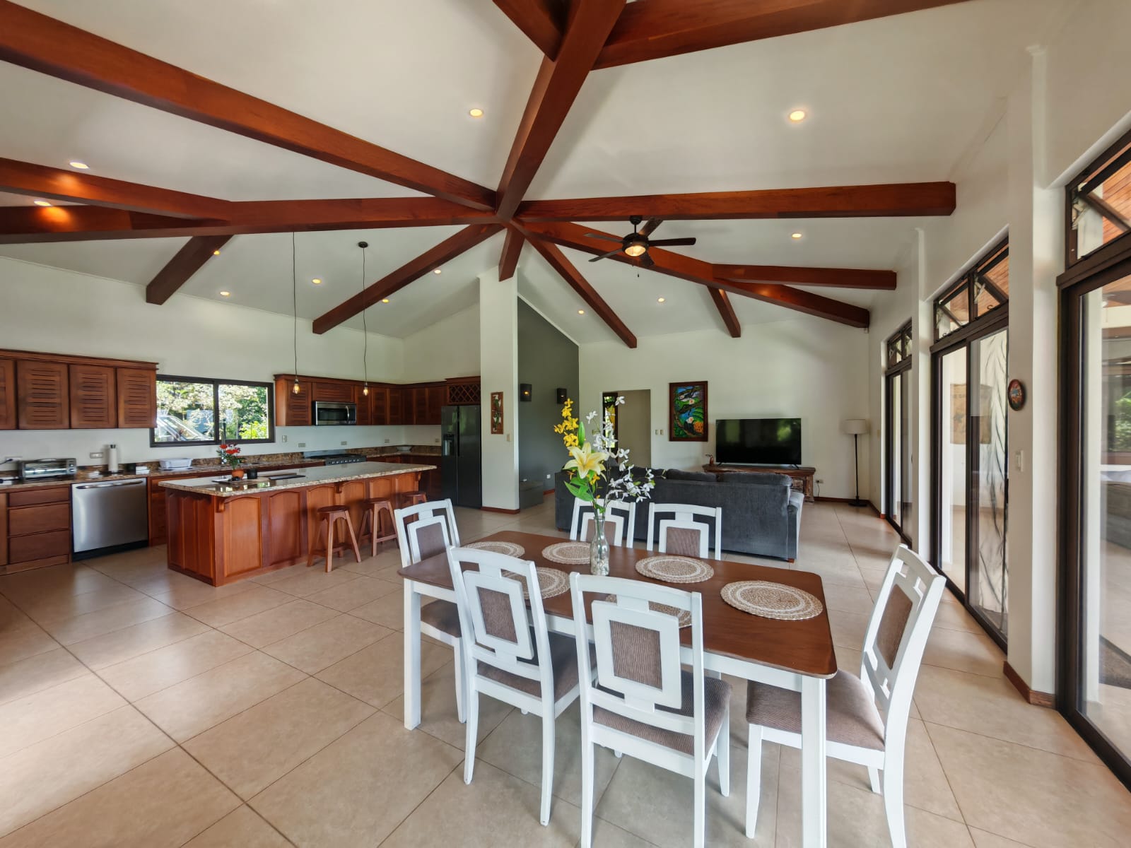 Beautiful Furnished Home 2BD 2.5 BA w/ Lake View in Nuevo Arenal photo 10