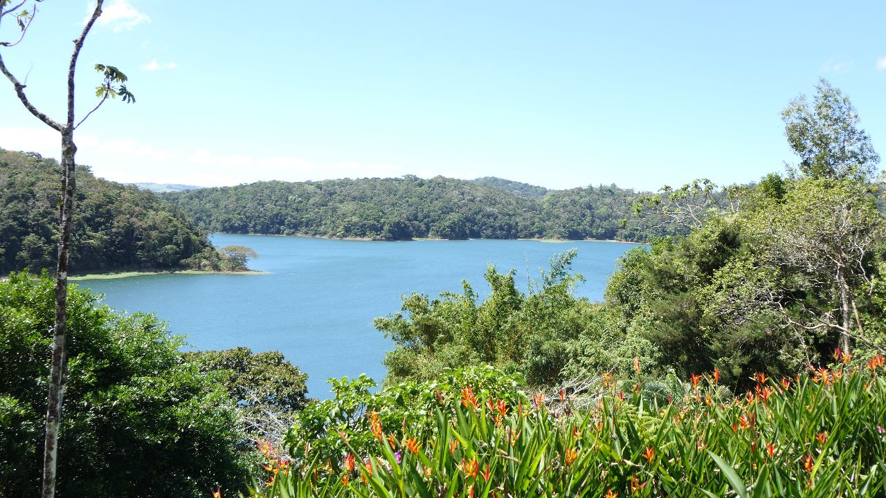 A new beautiful 2 BD/2 BA lake, volcano & rain forest view Casita  photo 44