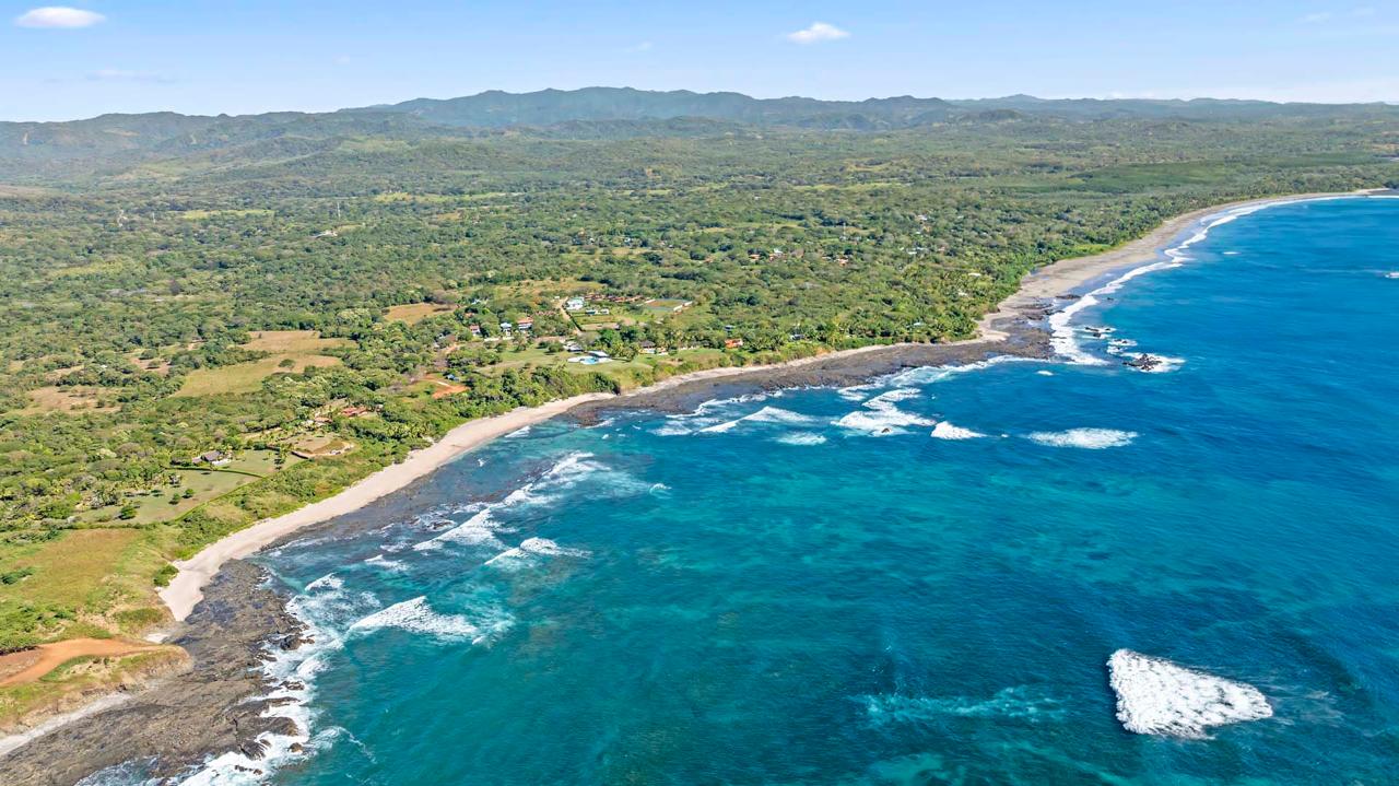 Beautiful 3-Story Property with 4 Apartments, Pool & Panoramic Comforts photo 50