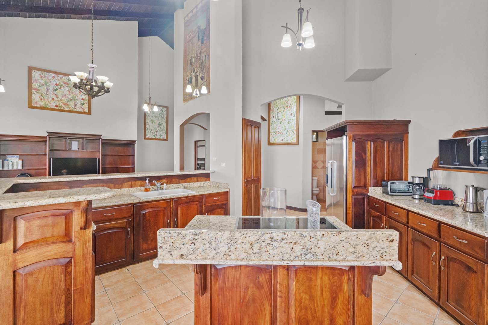 Luxury Home w/ Stunning Mountain Views on a 10,000 m² Estate photo 11