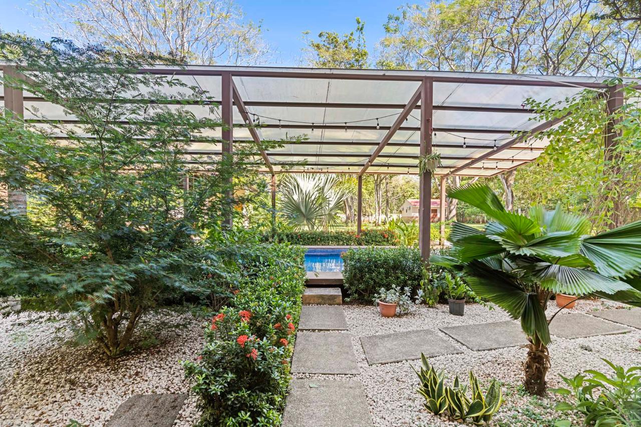 Beautiful 3-Story Property with 4 Apartments, Pool & Panoramic Comforts photo 10