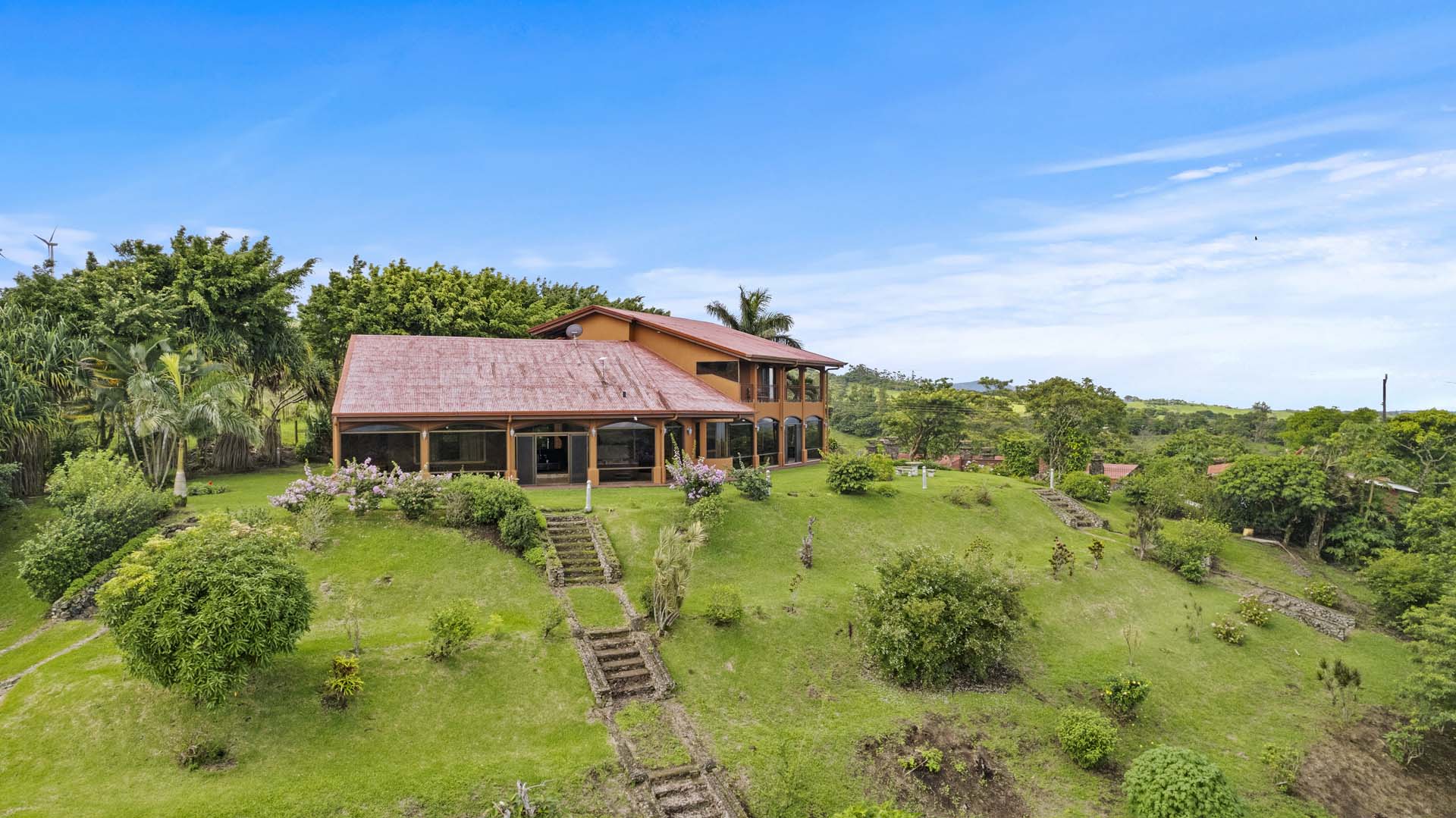 Luxury Home w/ Stunning Mountain Views on a 10,000 m² Estate photo 39