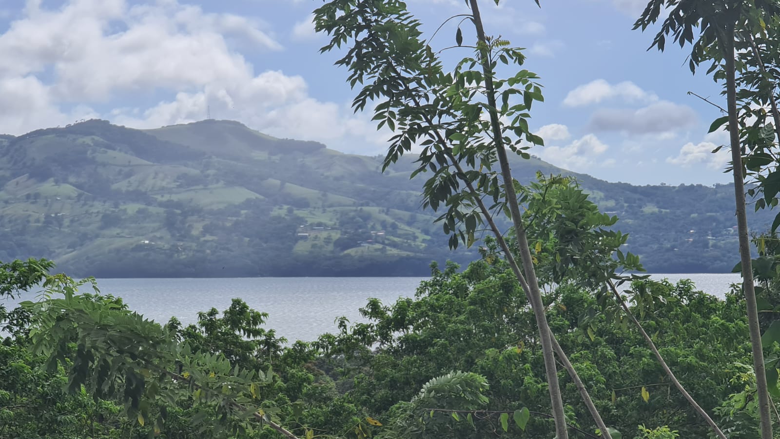 Modest, 4 Bedroom 2 Bathroom house Lake View in Nuevo Arenal photo 18