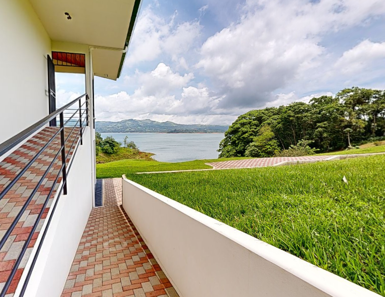 Spectacular Studio Apt + 2500 m2 Lot+ Lake Access Property in Nuevo Arenal photo 11