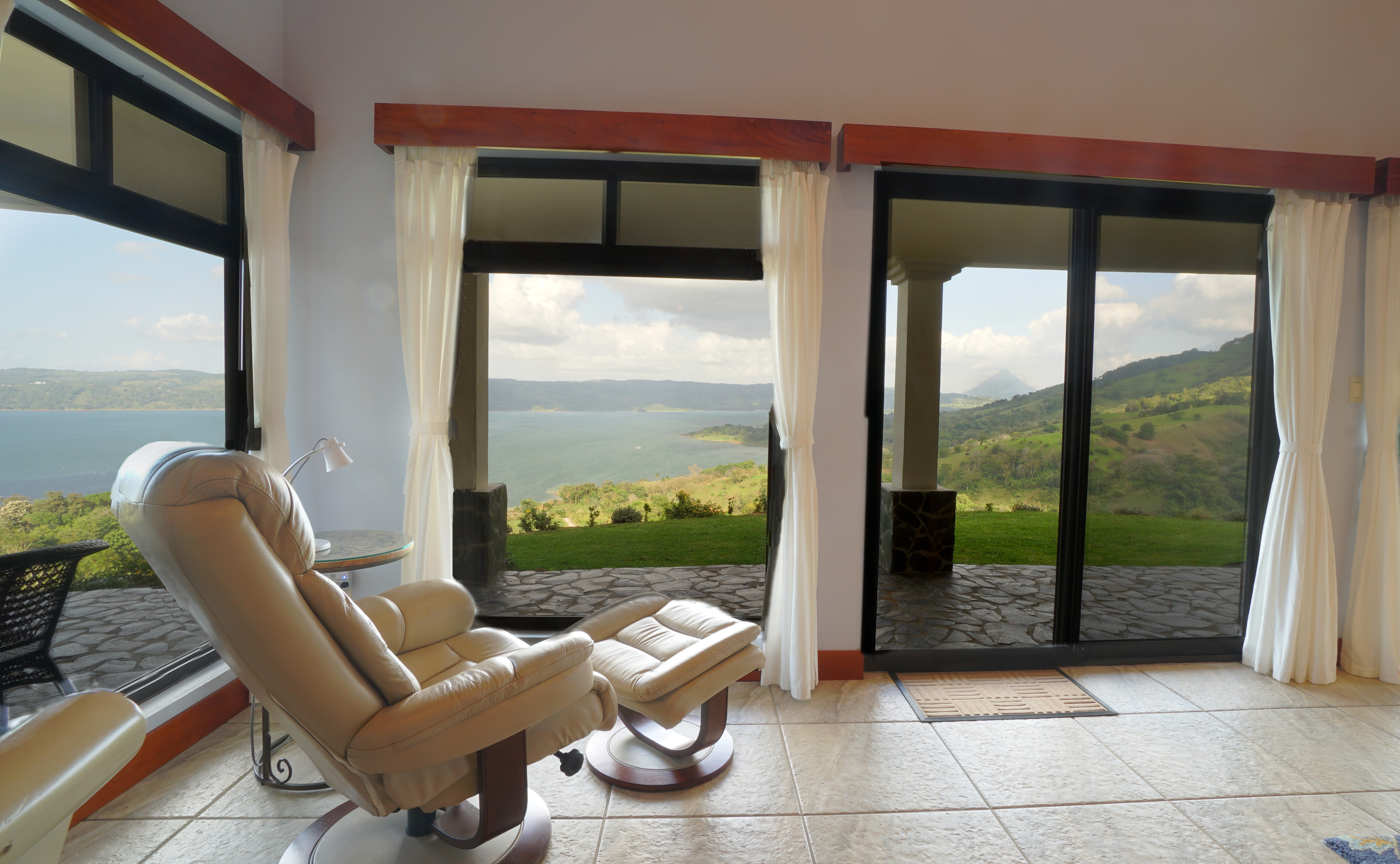 Stunning Home 3BD 2BA with Lake & Volcano Views, and Expansion Potential photo 7