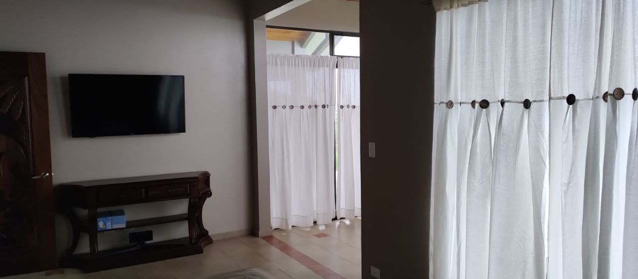 Luxury 2 Bedroom / 2 Bathroom Home W/  Stunning Lake & Volcano Views photo 17