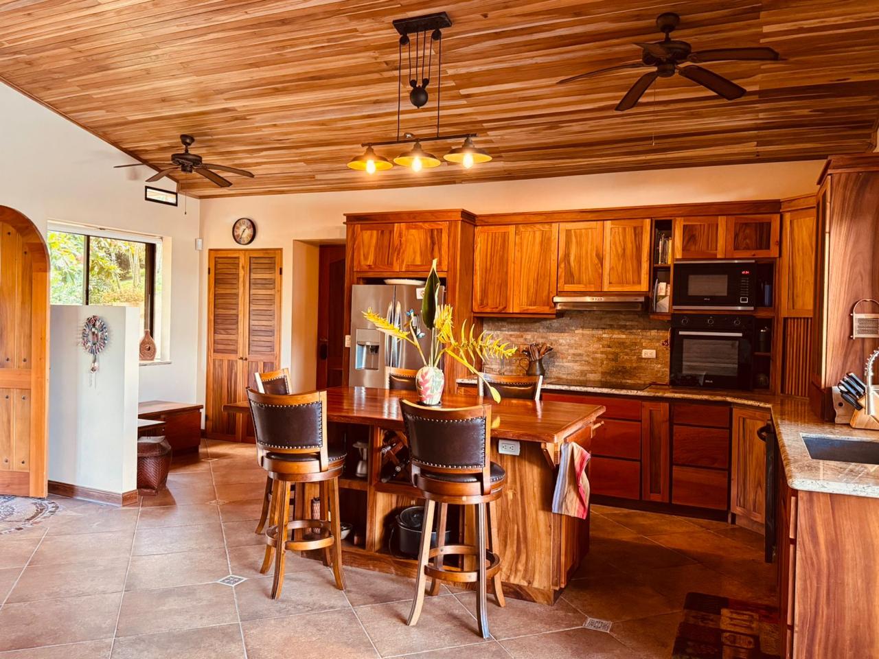 Lake & Volcano View Estate with Pool, Jacuzzi & Apt In El Aguacate photo 11