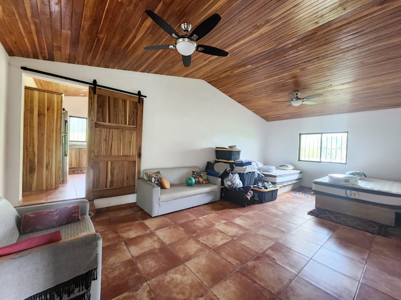 Spacious Home 3 BD 2.5 BA with Apartment, Pool, and Beautiful Views photo 13