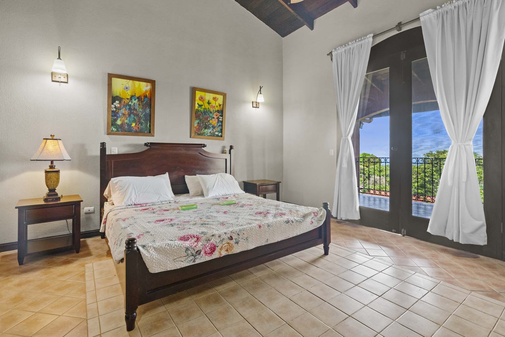 Luxury Home w/ Stunning Mountain Views on a 10,000 m² Estate photo 13