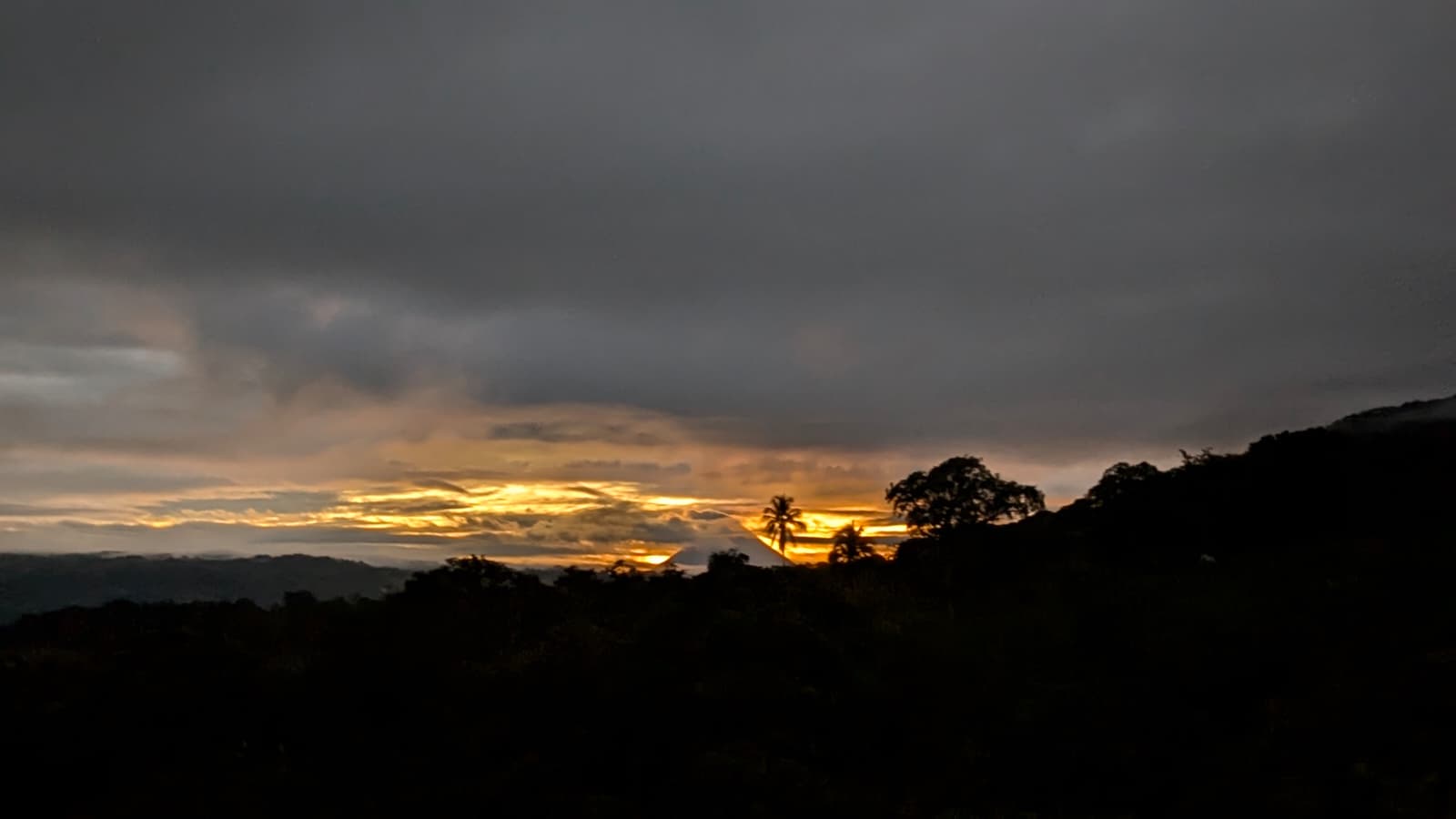 Beautiful Lake & Volcano View Home in Gated Community – Fully Furnished  photo 35