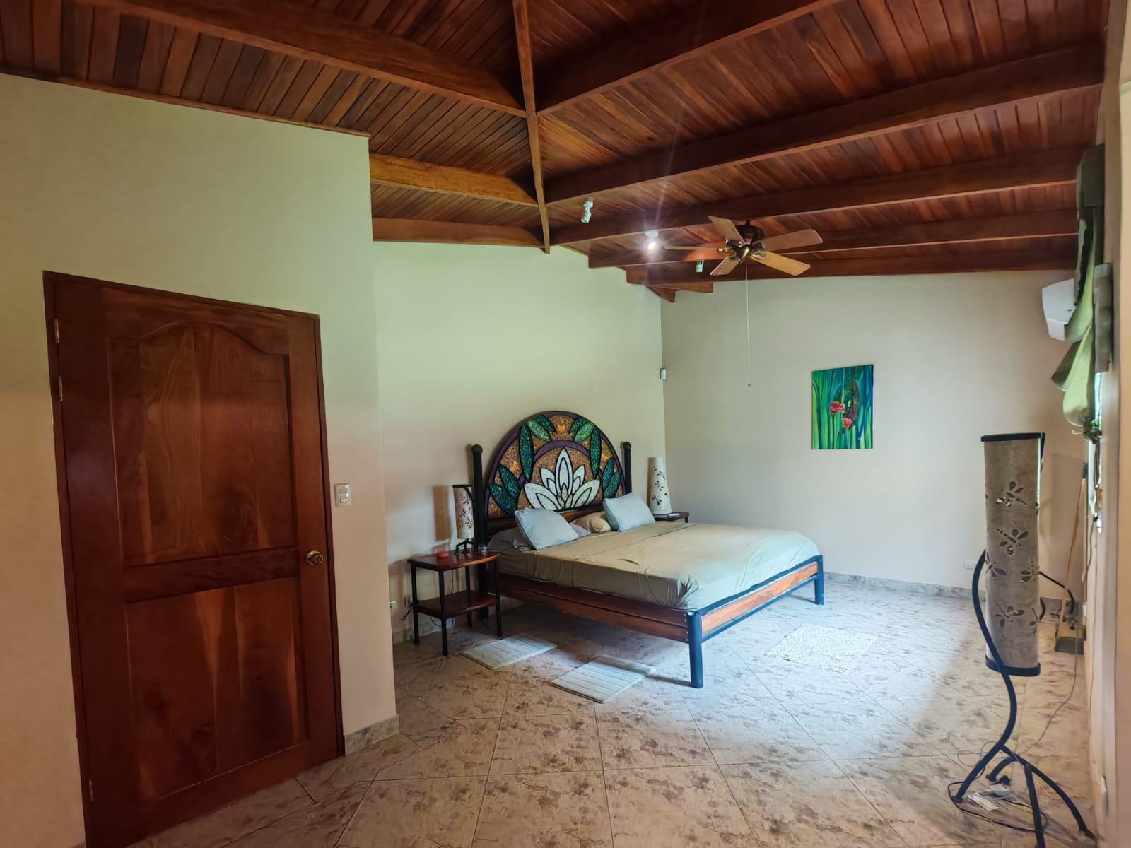 Beautiful 3 BD 2 BA Home in a 8 Acre Lot with Pool and Lake View photo 10