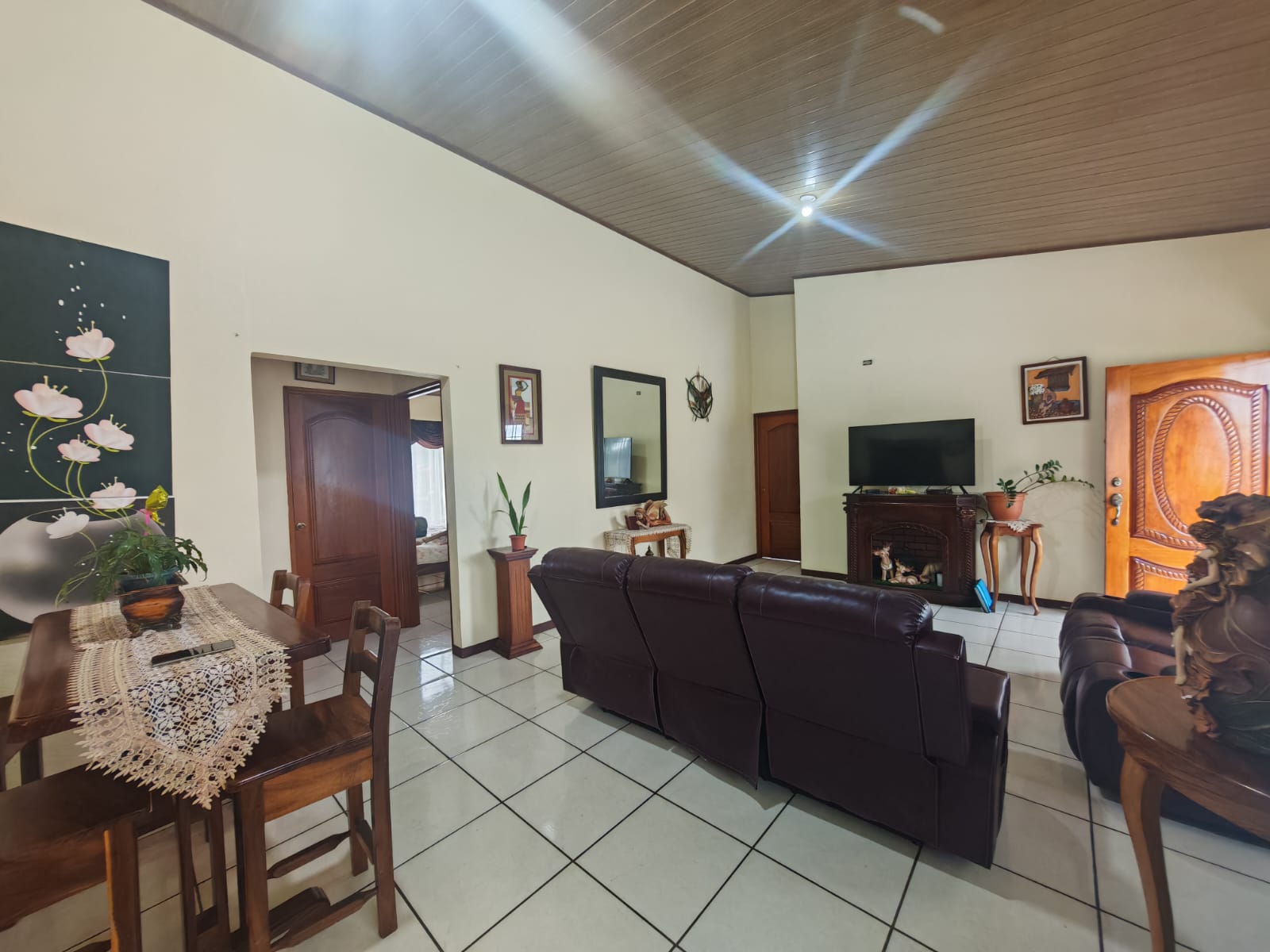 Beautiful 3-bedroom, 2-bathroom Home on a Sprawling 26,313 m² (6.5 Acres) lot  photo 6