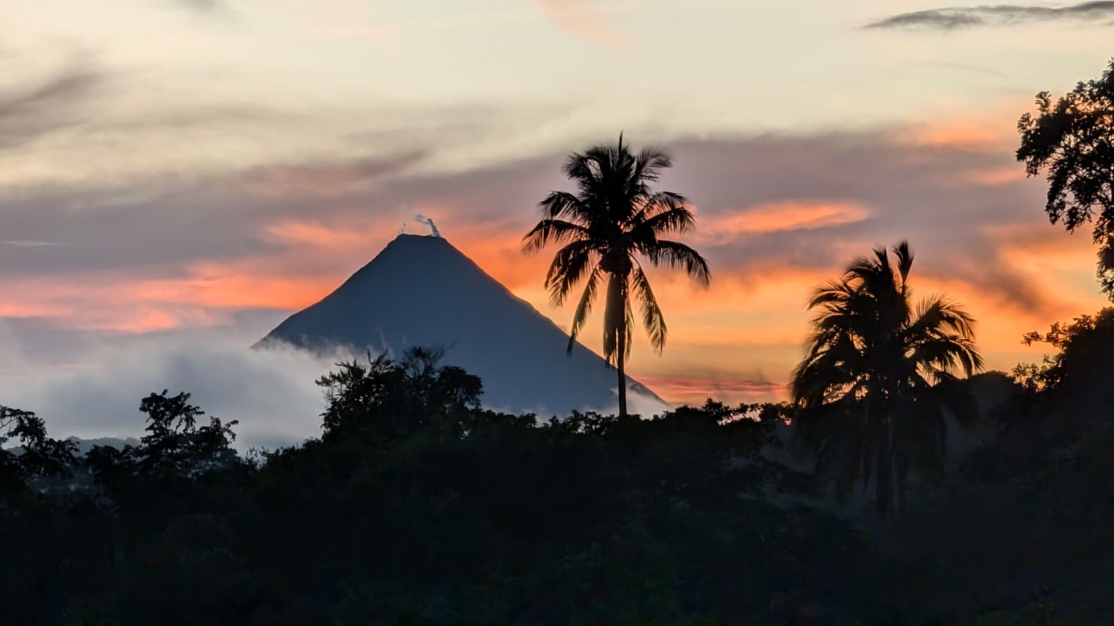 Beautiful Lake & Volcano View Home in Gated Community – Fully Furnished  photo 34