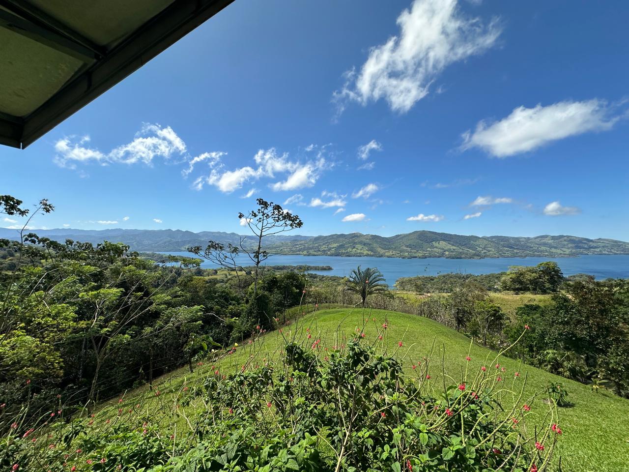 Lovely 3-Bedroom 2 Bathroom Home with Panoramic Lake & Mountain Views  photo 16