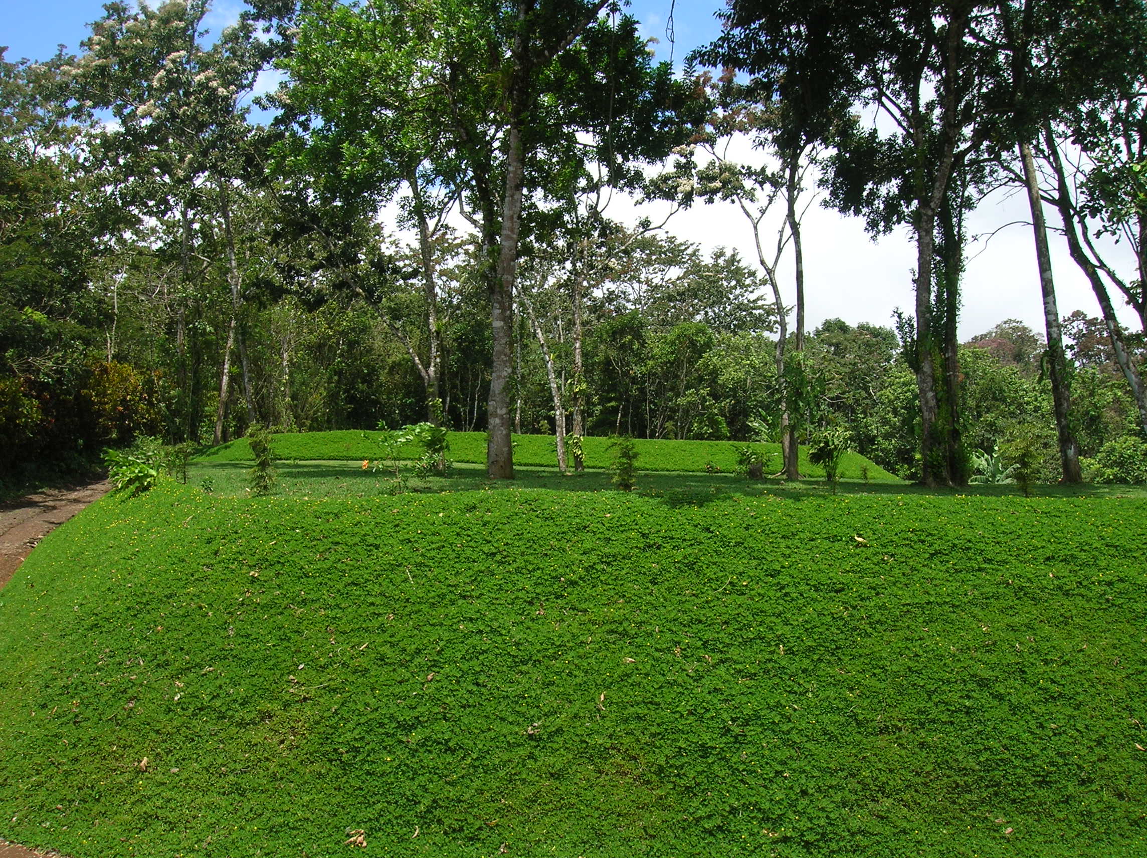 Prime Acreage directly on the Lake and Main Road In Nuevo Arenal photo 6