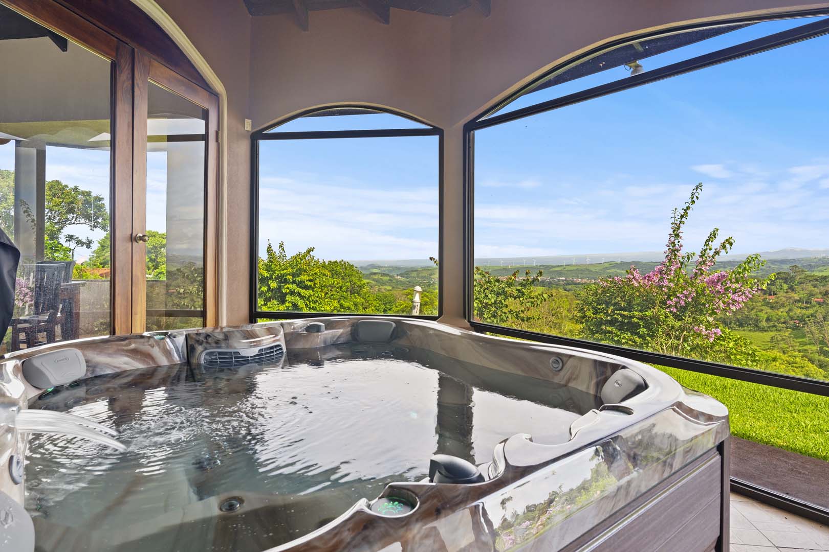 Luxury Home w/ Stunning Mountain Views on a 10,000 m² Estate photo 29