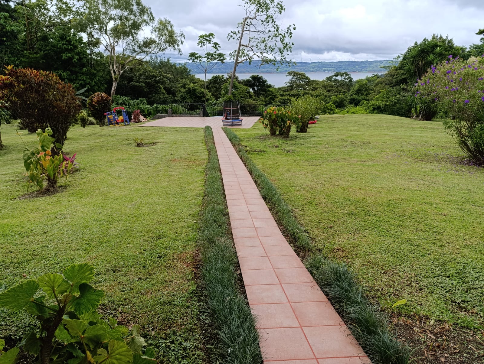 Beautiful 3 BD 2 BA Home in a 8 Acre Lot with Pool and Lake View photo 24