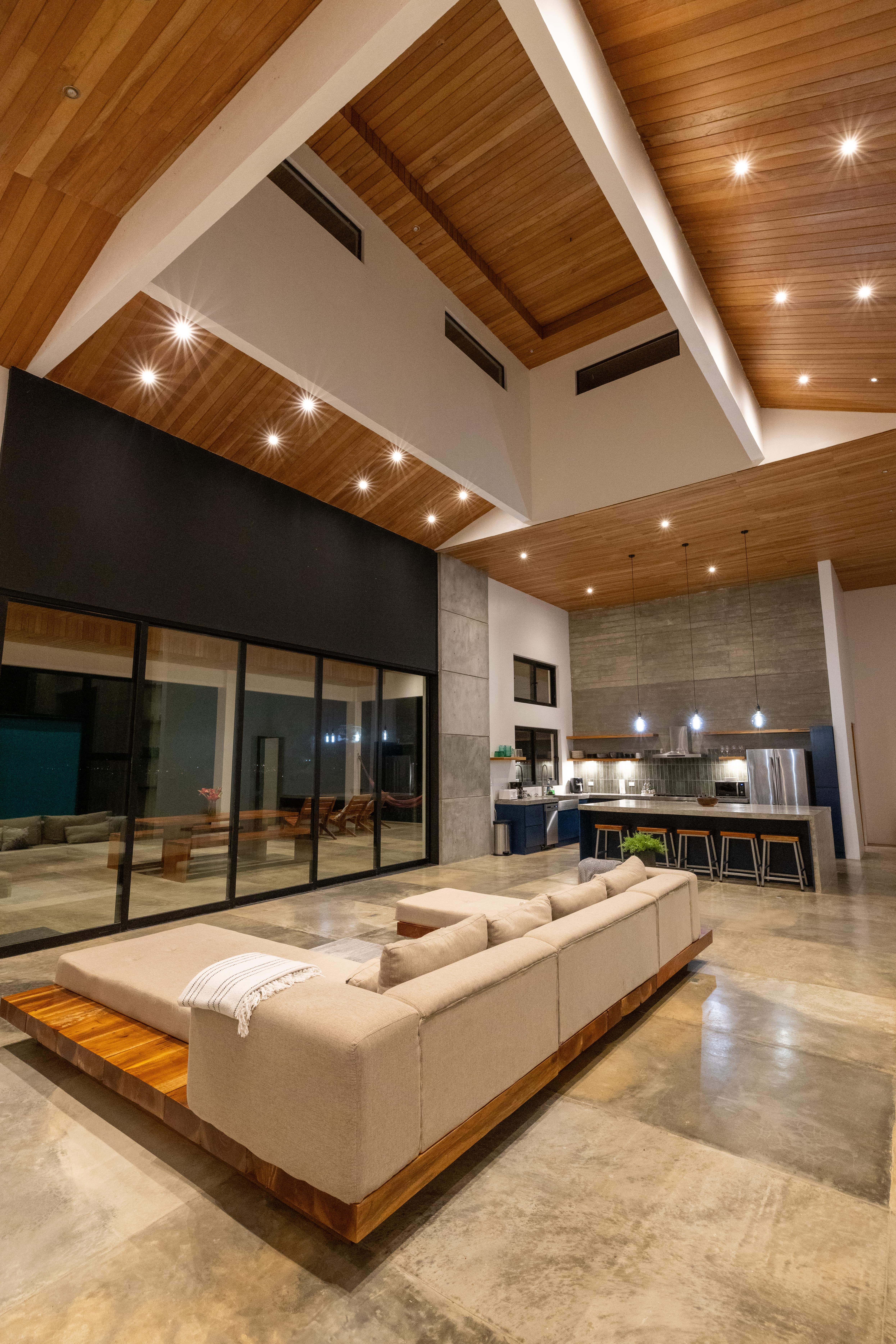 Luxury Home with 4 Bedrooms and Breathtaking Lake & Mountain Views photo 10