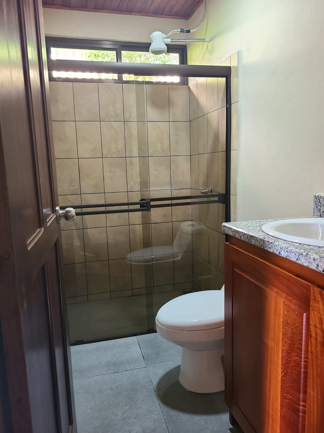 Charming Home 2BD 1BA in a Quiet Neighborhood Near Lake Arenal Park  photo 14