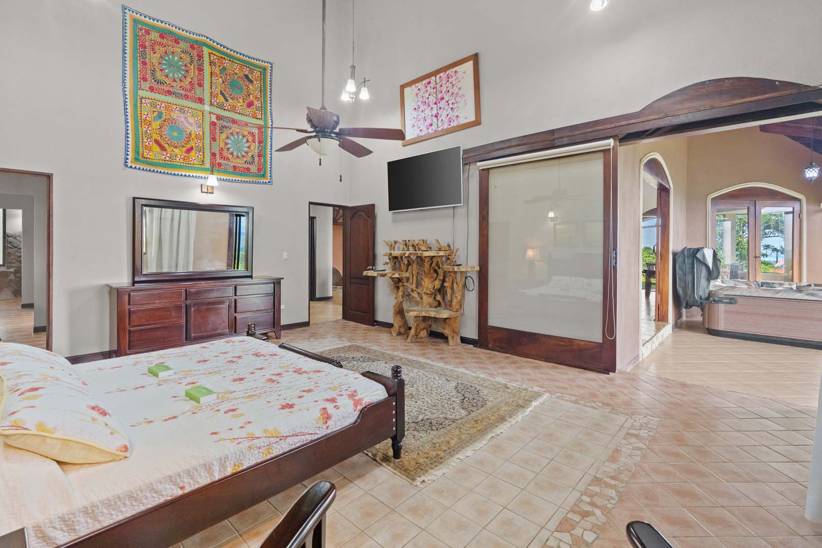 Luxury Home w/ Stunning Mountain Views on a 10,000 m² Estate photo 14