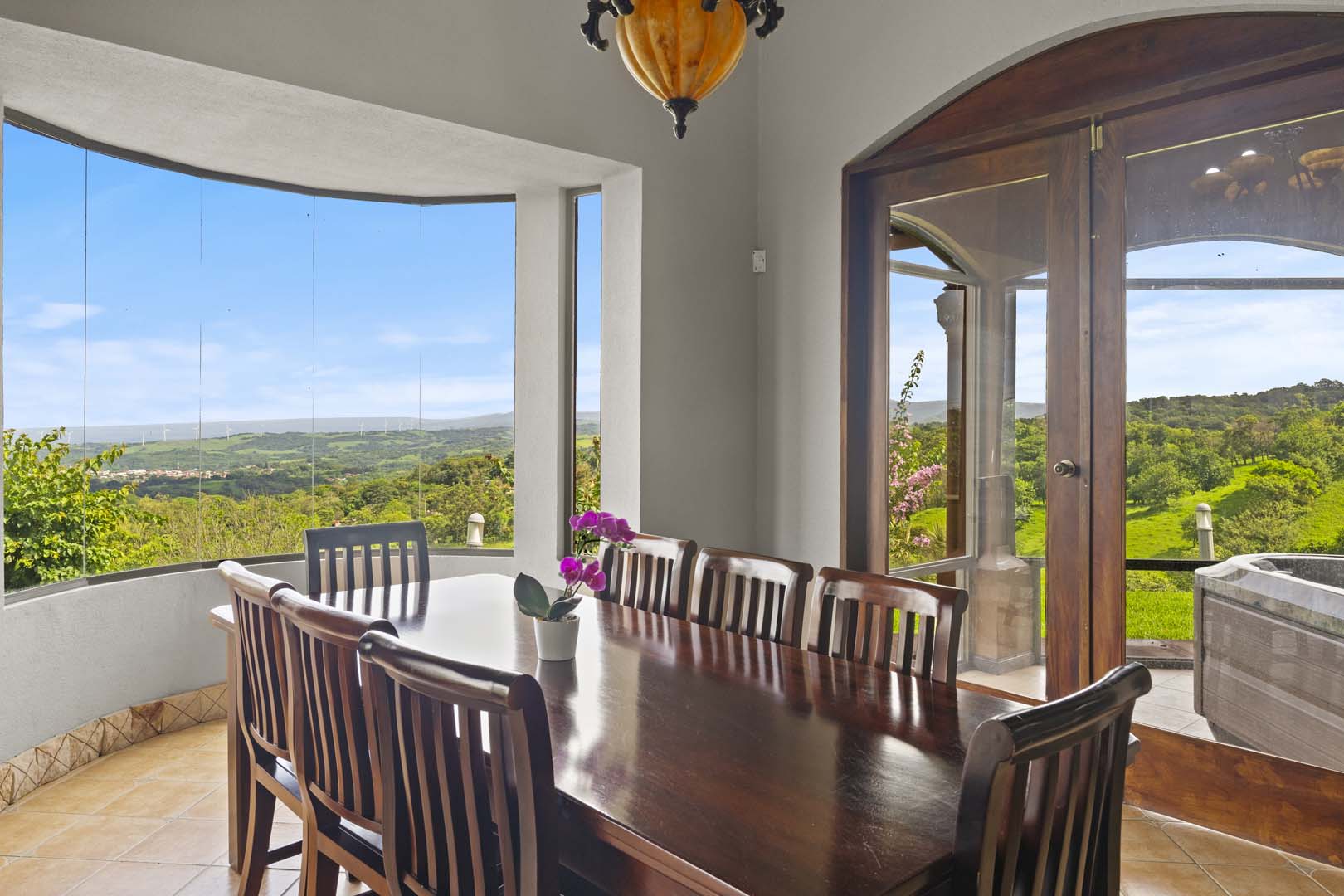 Luxury Home w/ Stunning Mountain Views on a 10,000 m² Estate photo 35