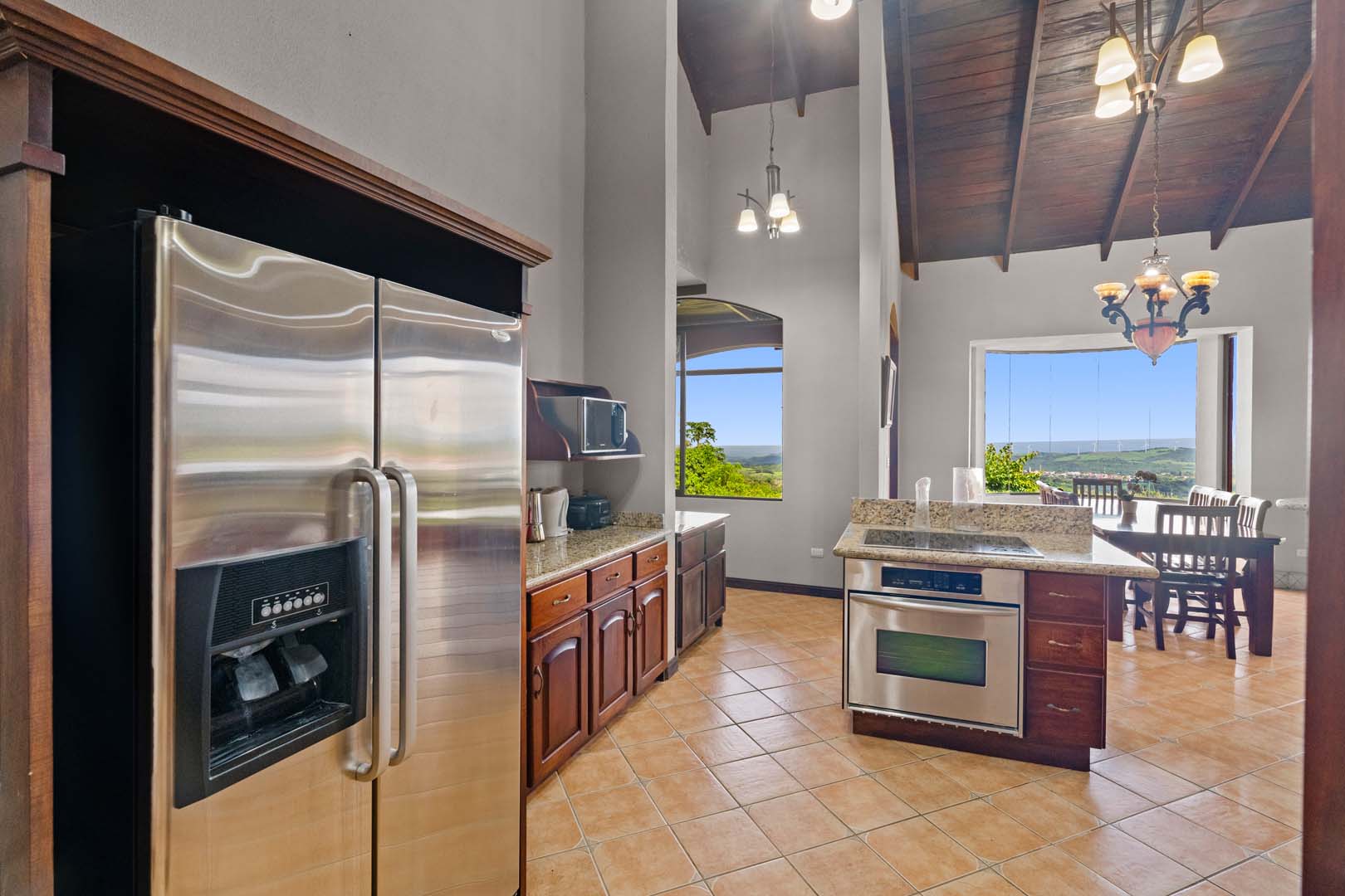 Luxury Home w/ Stunning Mountain Views on a 10,000 m² Estate photo 9