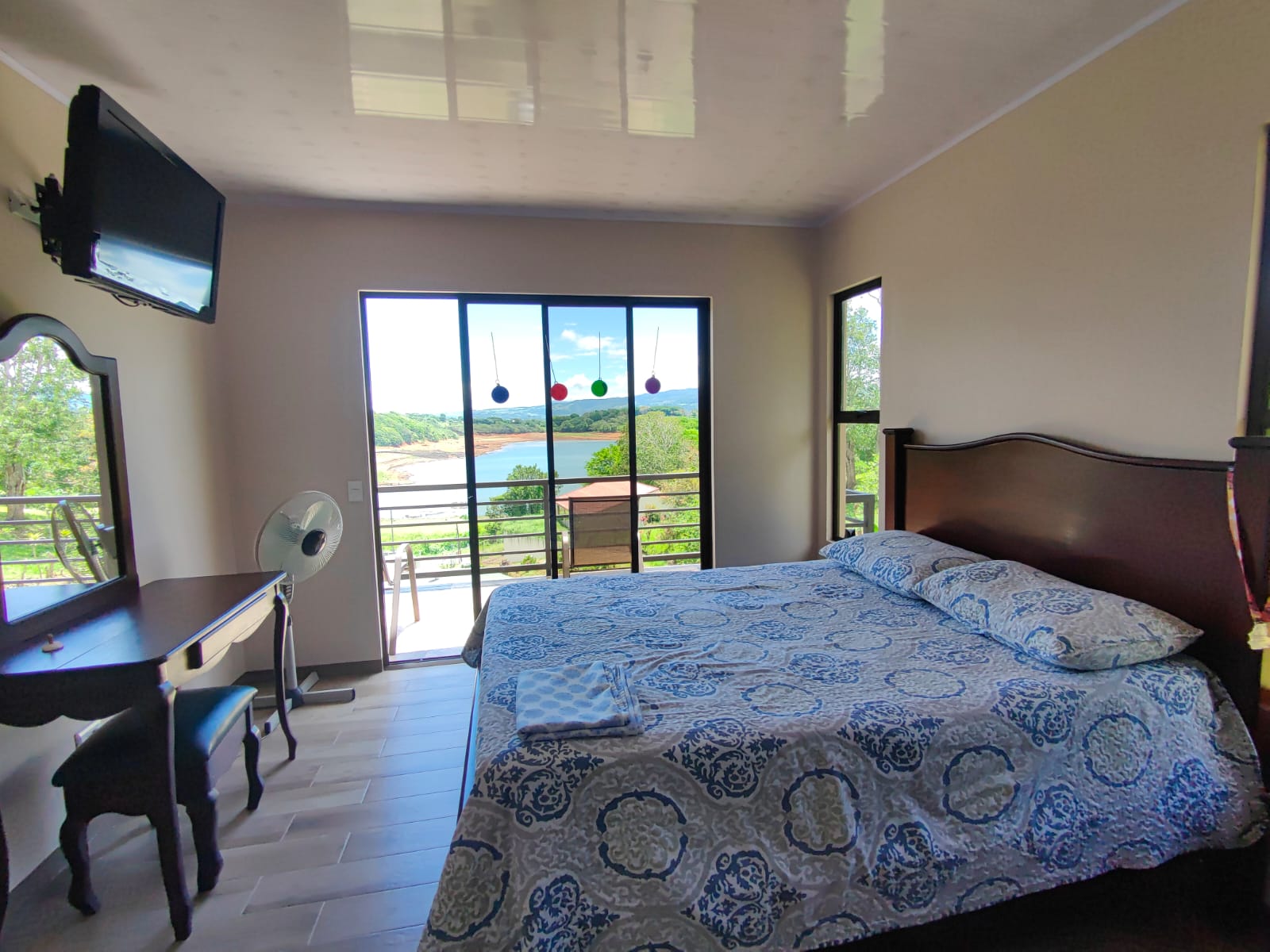 Charming 2BD, 1.5 BA LAKE VIEW Home Just Steps from Lake Shore in Tronadora  photo 15