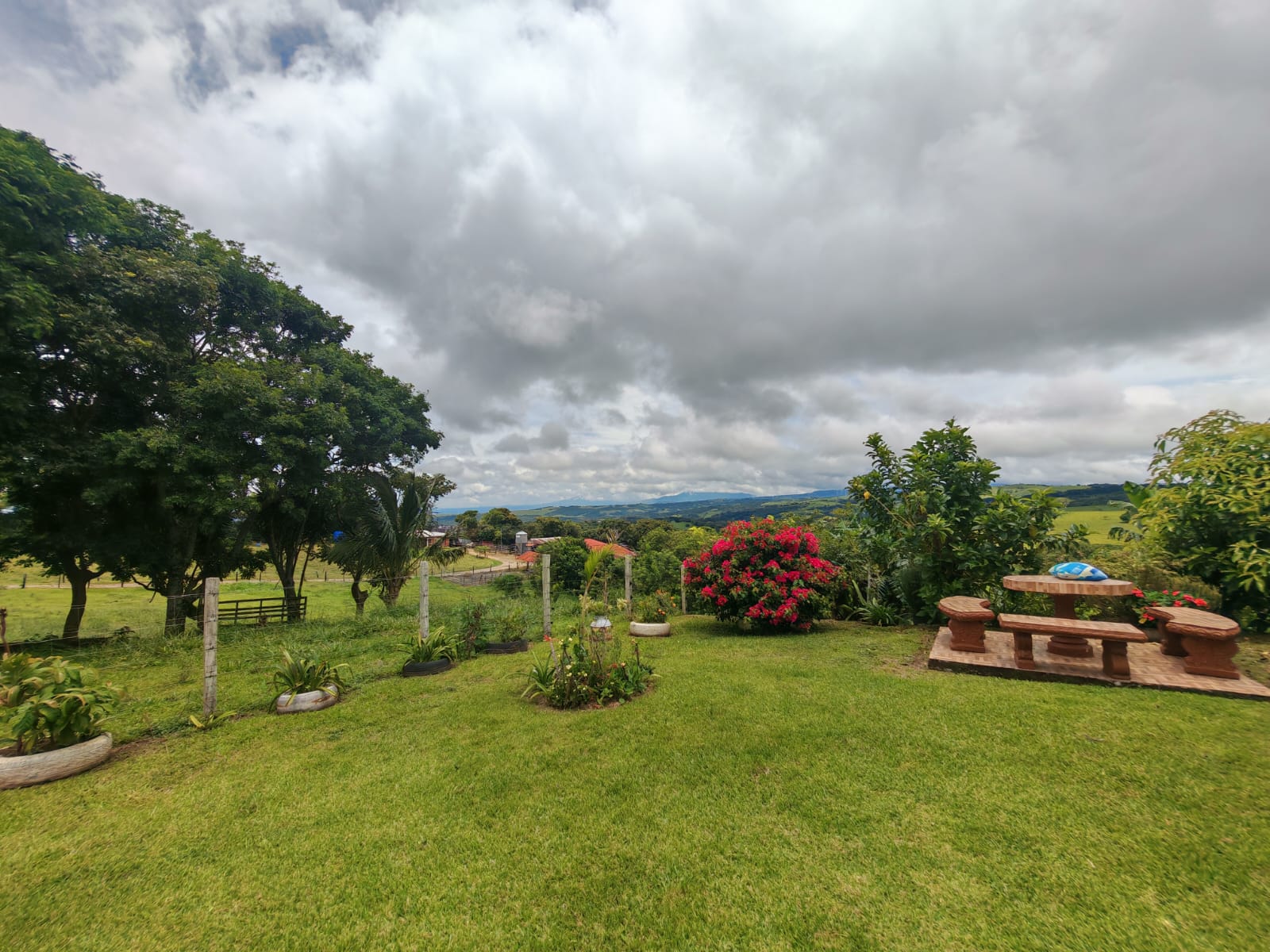 Beautiful 3-bedroom, 2-bathroom Home on a Sprawling 26,313 m² (6.5 Acres) lot  photo 17