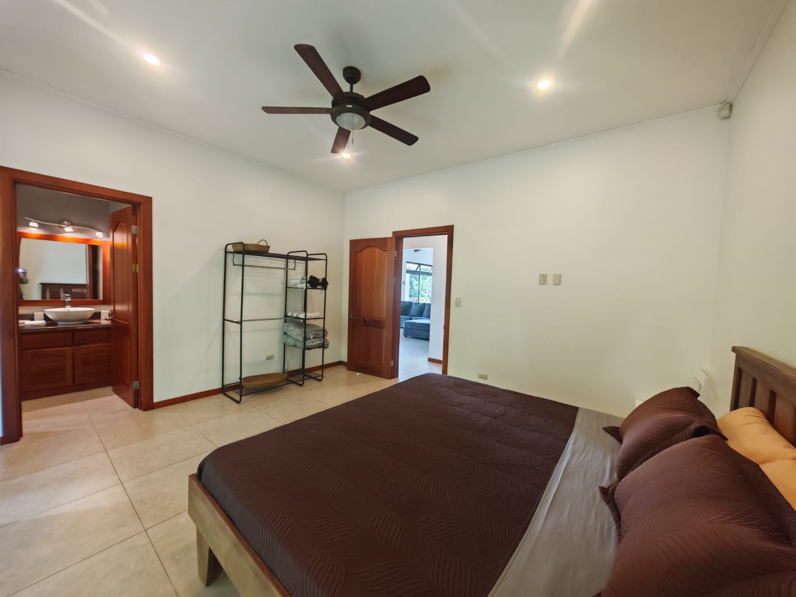 Beautiful Furnished Home 2BD 2.5 BA w/ Lake View in Nuevo Arenal photo 20