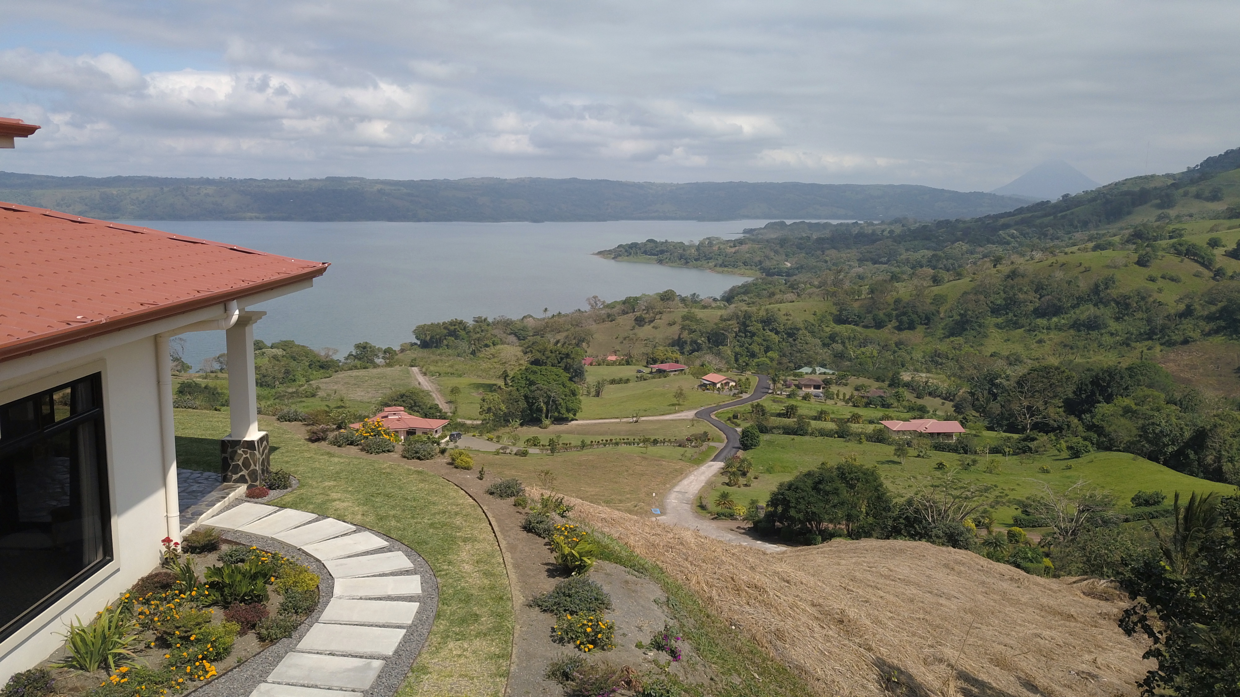 Stunning Home 3BD 2BA with Lake & Volcano Views, and Expansion Potential photo 17