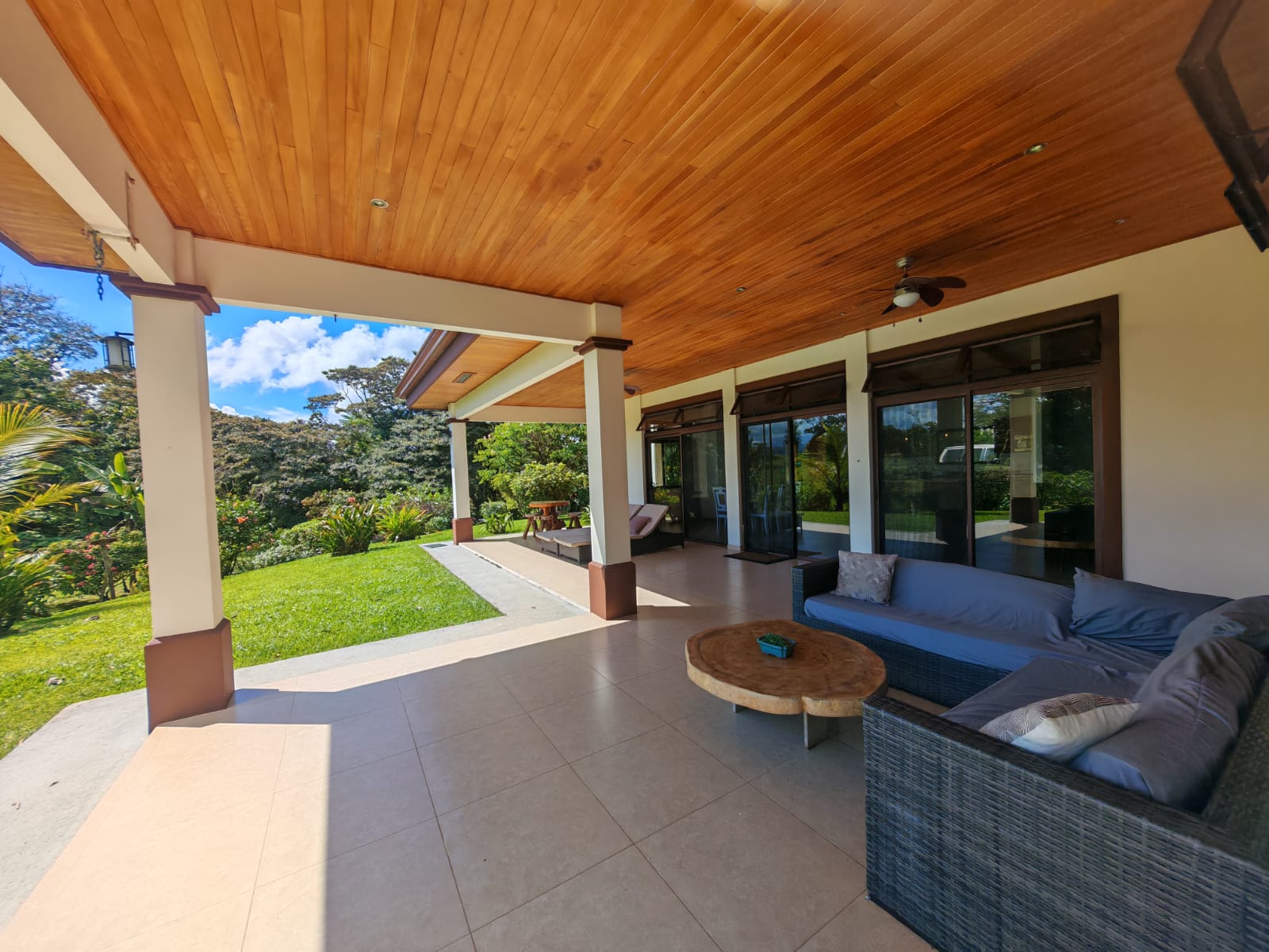 Beautiful Furnished Home 2BD 2.5 BA w/ Lake View in Nuevo Arenal photo 7