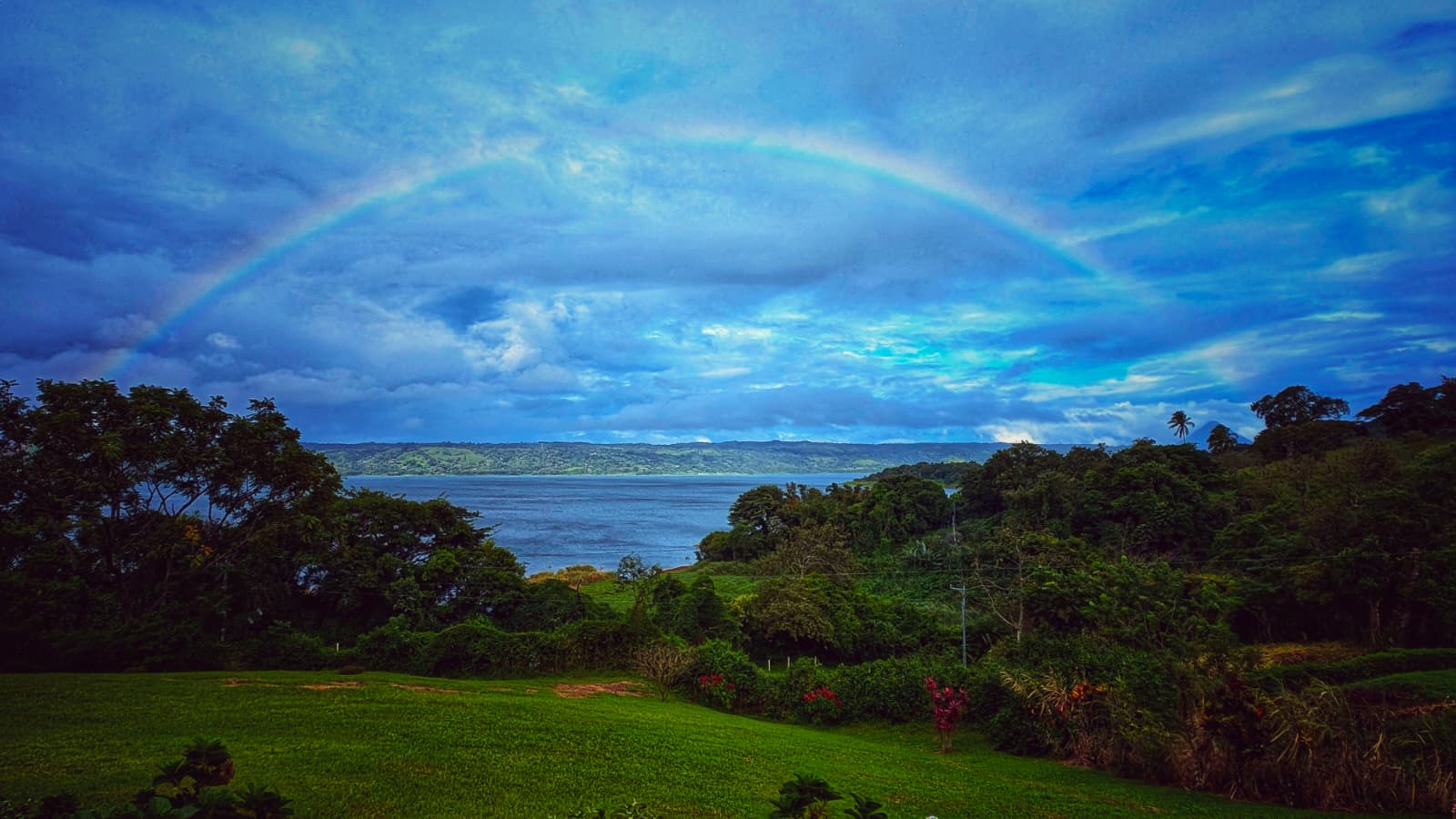 Beautiful Lake & Volcano View Home in Gated Community – Fully Furnished  photo 30