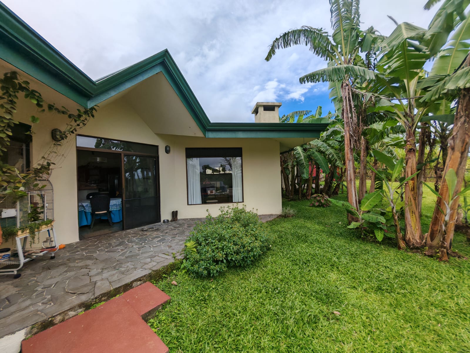 Charming 2BR Home + 1BR Casita on 1,000 m² Lot with Volcano & Lake Views photo 24