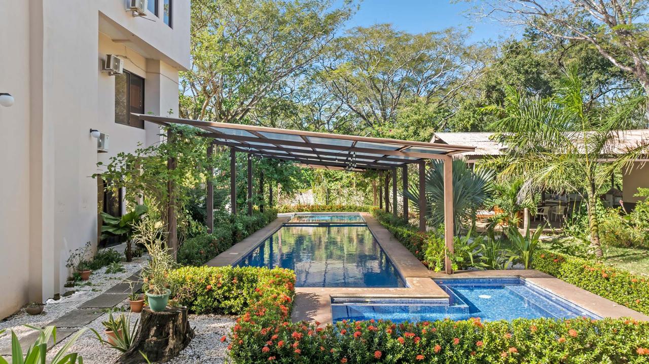 Beautiful 3-Story Property with 4 Apartments, Pool & Panoramic Comforts photo 6