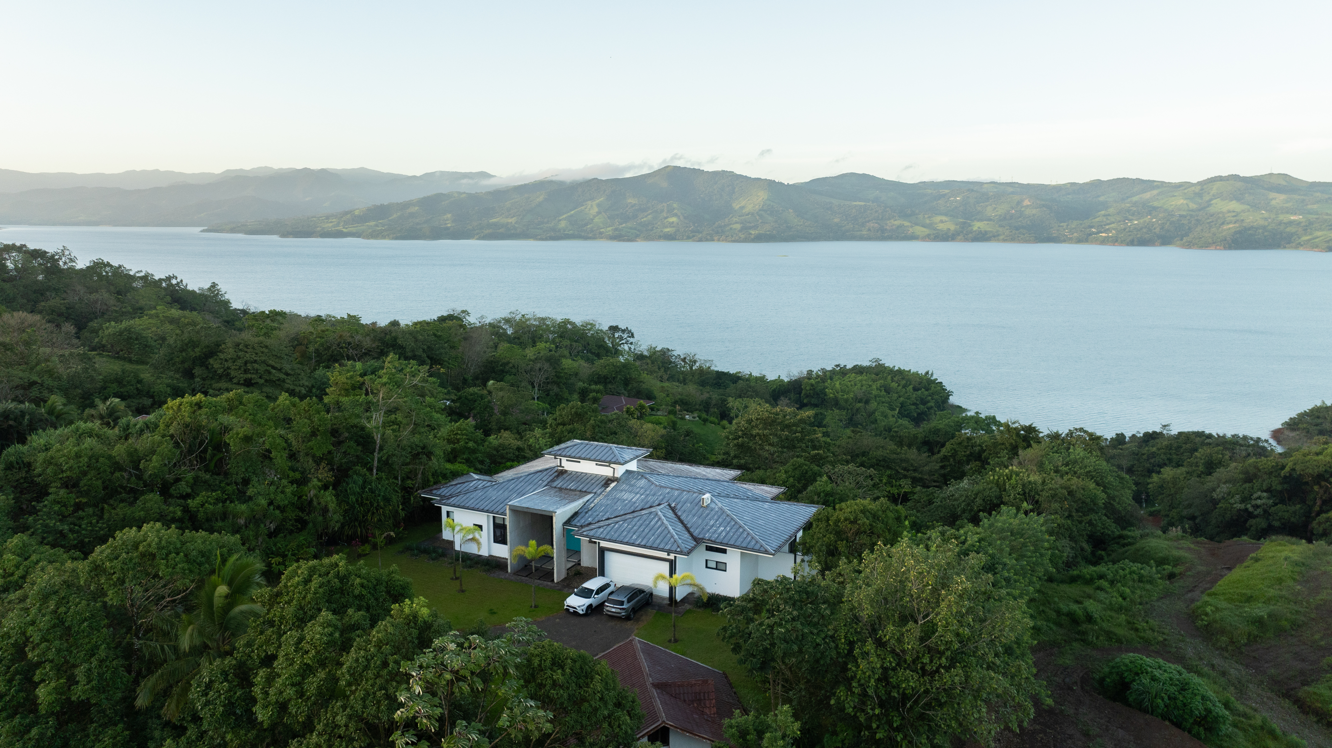 Luxury Home with 4 Bedrooms and Breathtaking Lake & Mountain Views photo 28