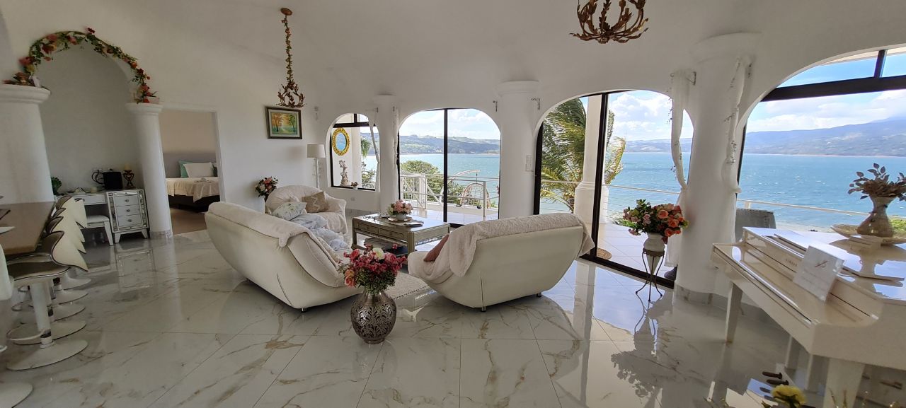 Luxury 7.41 Acre Estate 13 BD 10 BA w/ beautiful views of Lake Arenal & the Volcano  photo 14