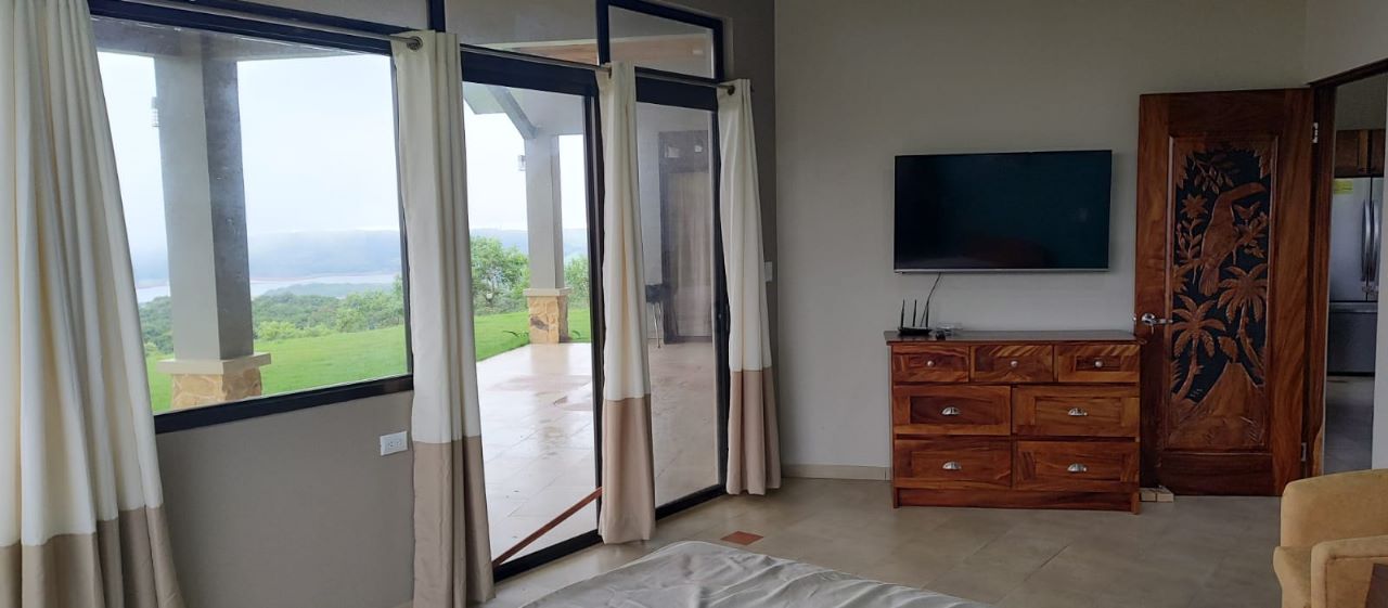 Luxury 2 Bedroom / 2 Bathroom Home W/  Stunning Lake & Volcano Views photo 15