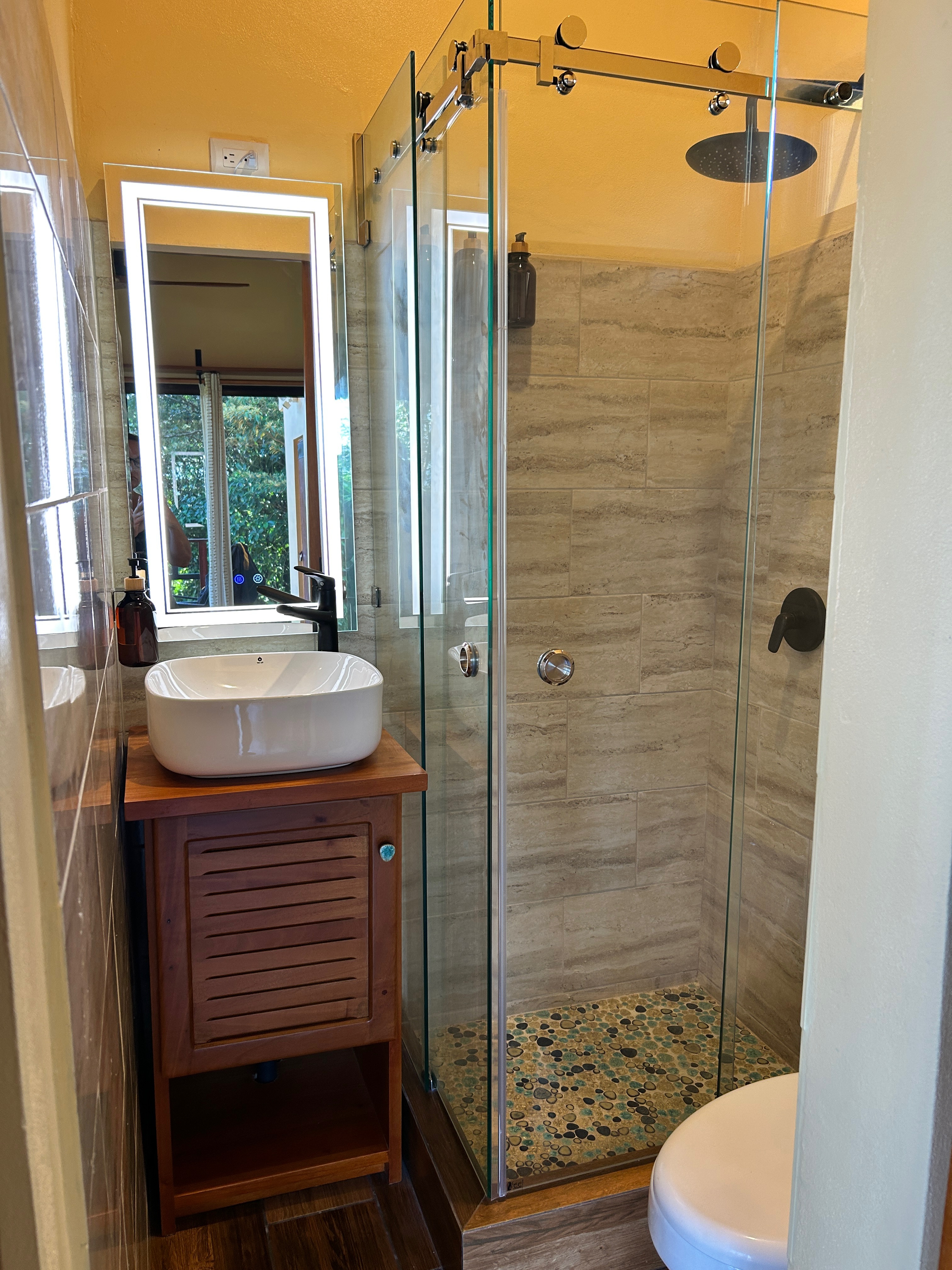 Charming 3-Bedroom Home with Guest House & Stunning Lake Arenal Views  photo 23