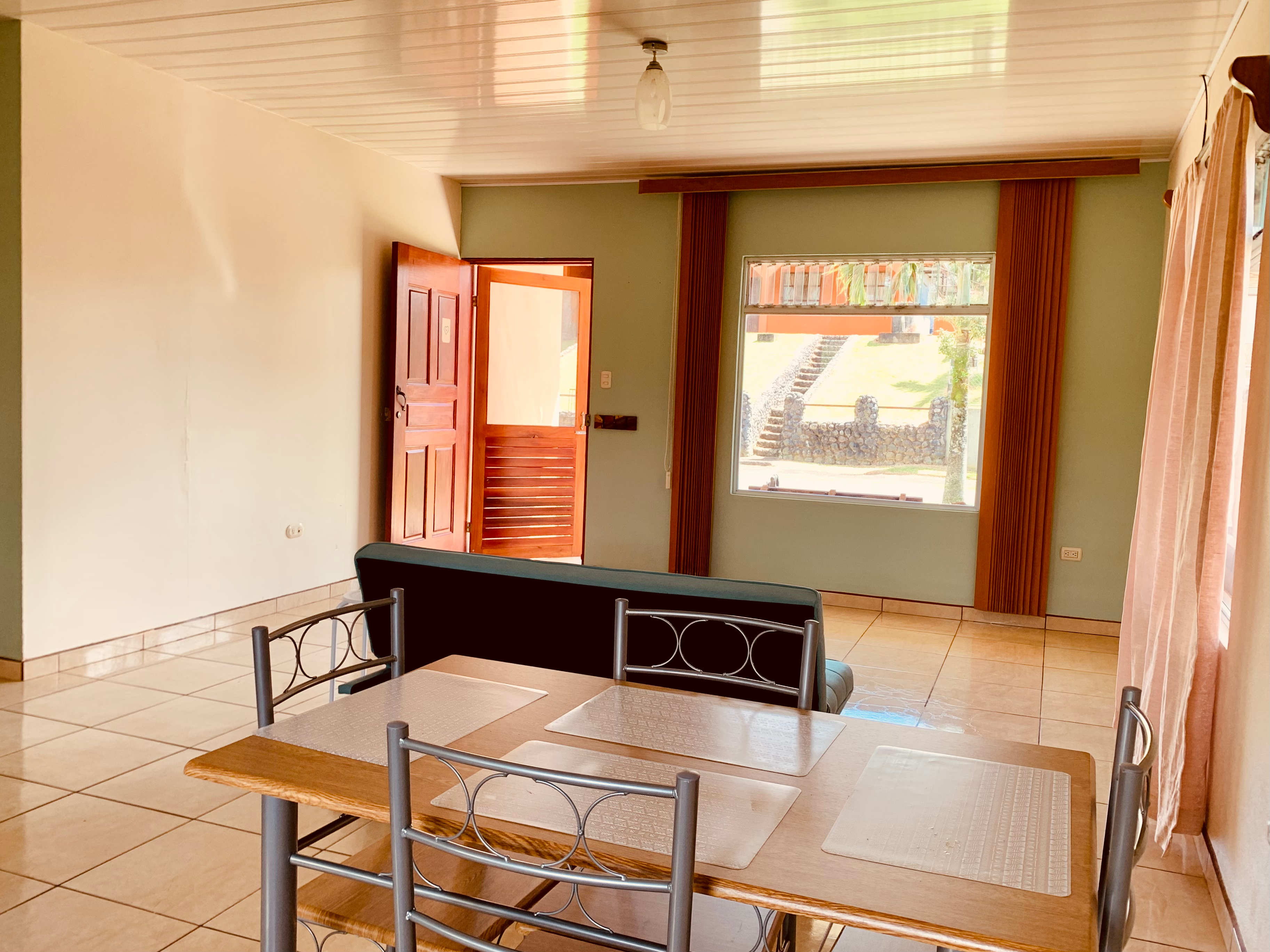 Cozy, 2BD/1BA House walking Distance to Downtown Nuevo Arenal photo 6