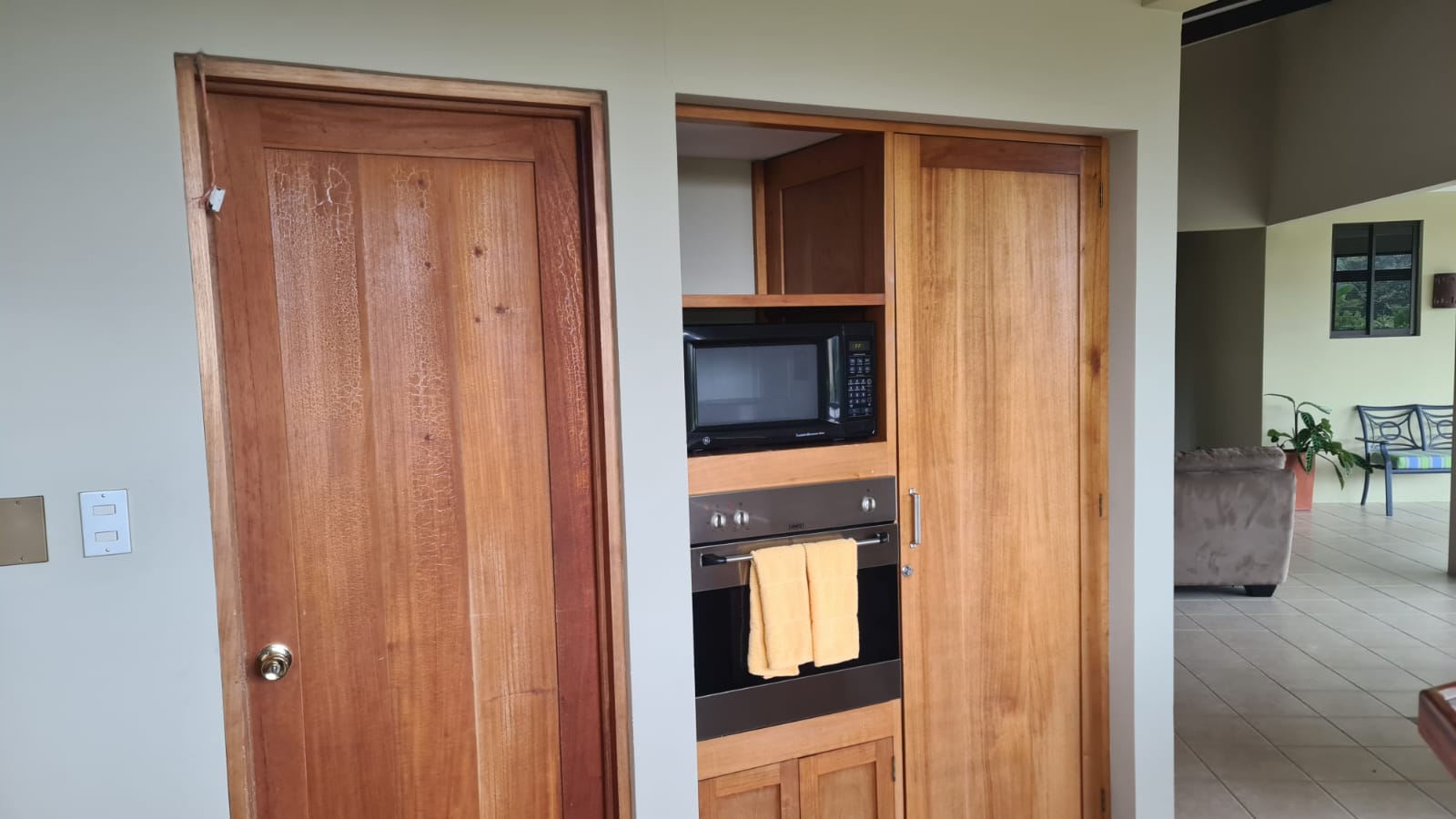  Beautiful 3 Bedroom 2 Bathroom Furnished Home in El Aguacate photo 12