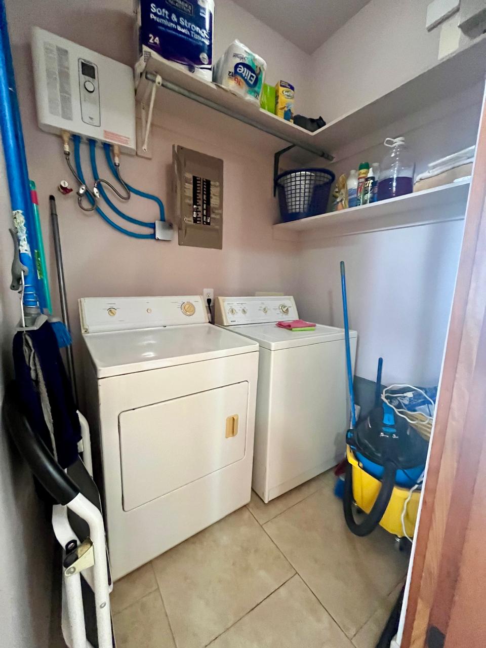 Beautiful Lake & Volcano View Home in Gated Community – Fully Furnished  photo 23