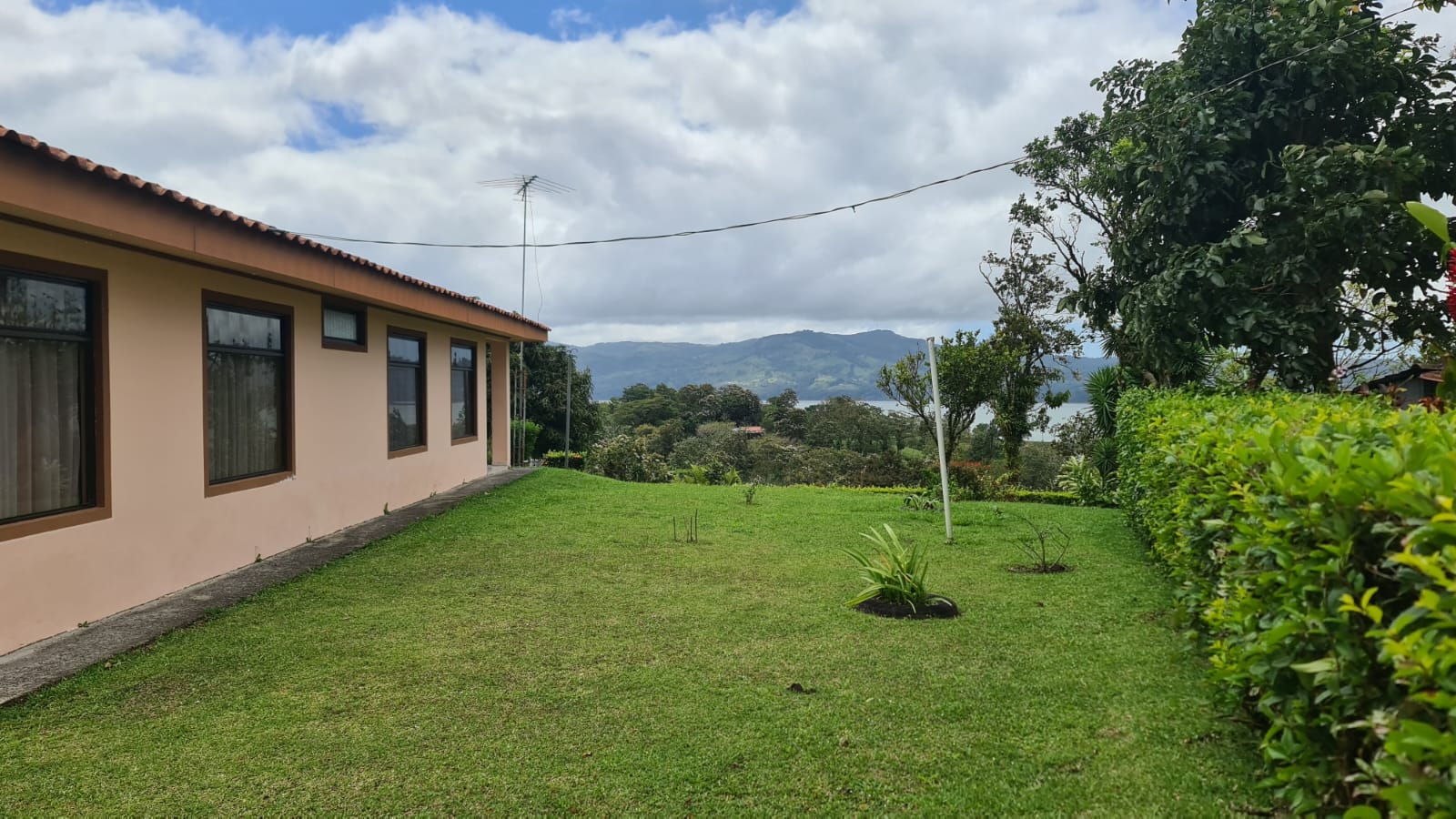 Beautiful, LAKE ACCESS property in Parcelas Santa Maria, Nuevo Arenal  photo 6