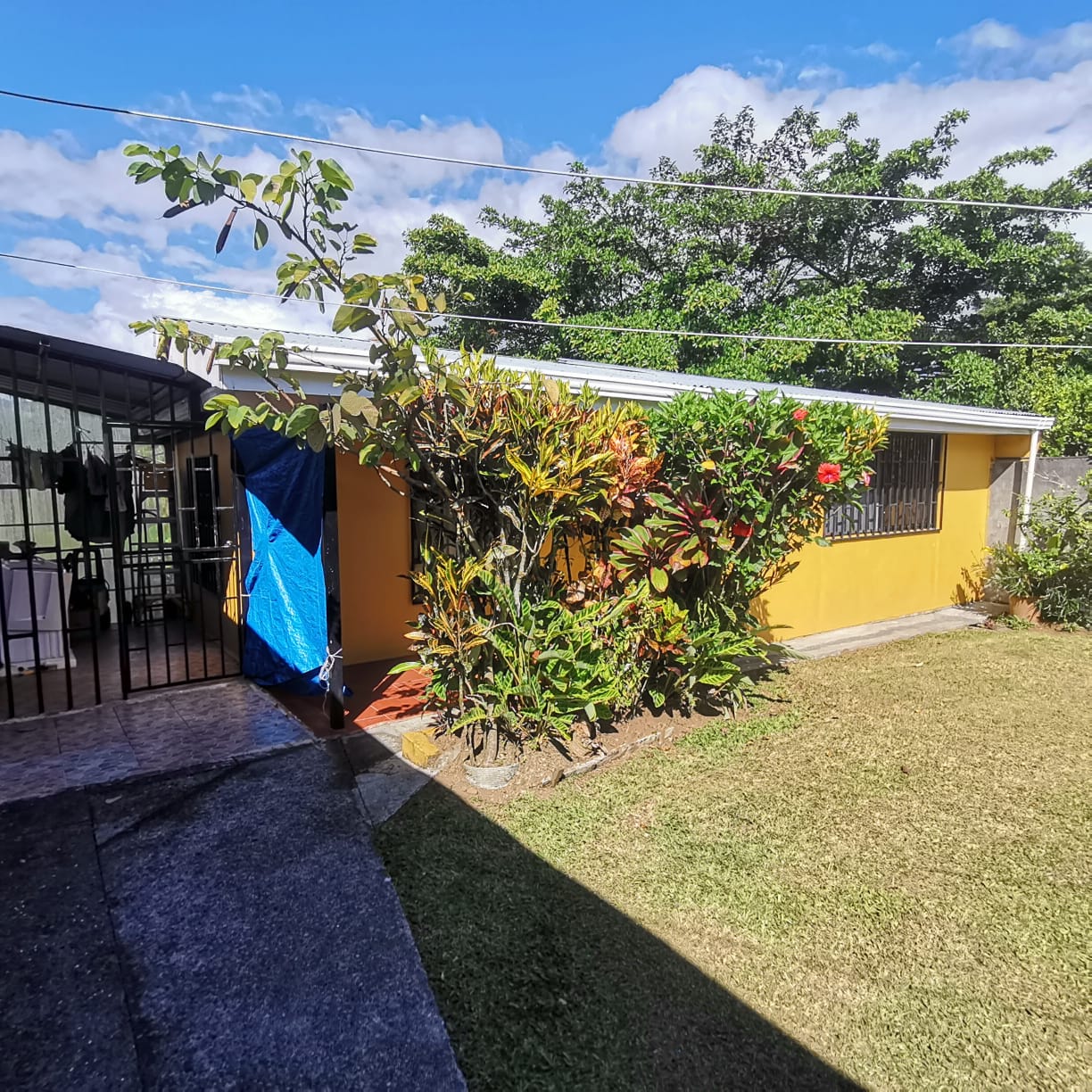 Lovely 2  Story Home + 2 Rental Cabins near Downtown Nuevo Arenal photo 27