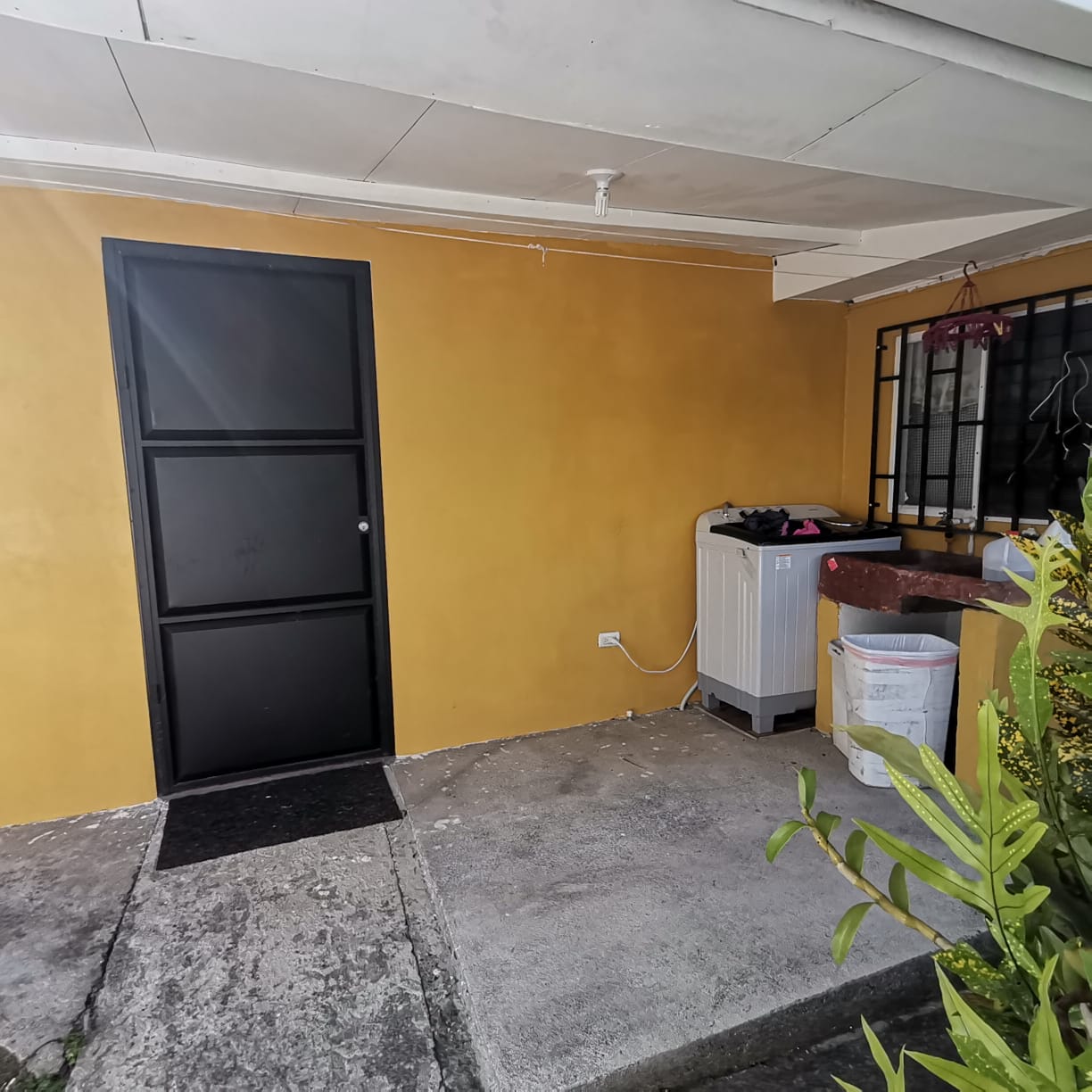 Lovely 2  Story Home + 2 Rental Cabins near Downtown Nuevo Arenal photo 26