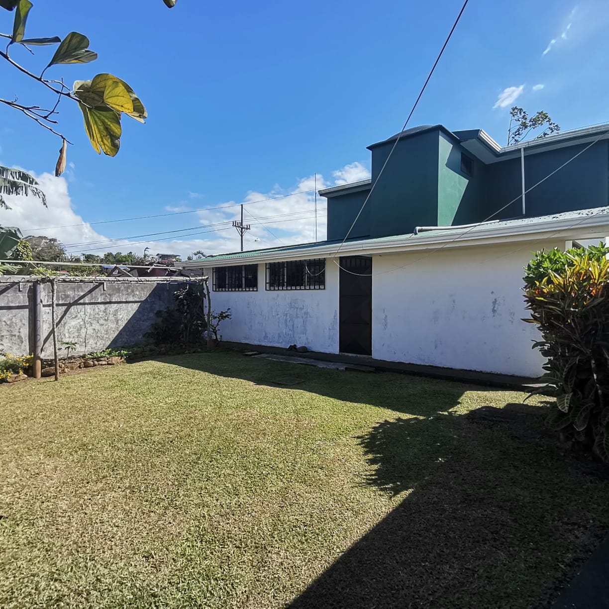 Lovely 2  Story Home + 2 Rental Cabins near Downtown Nuevo Arenal photo 28