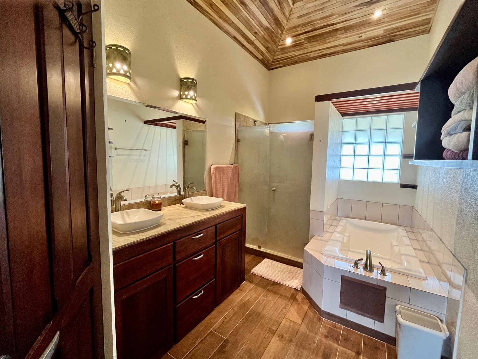 Mountain Top, Solar Powered, 3 bedroom Home in Nuevo Arenal  photo 18