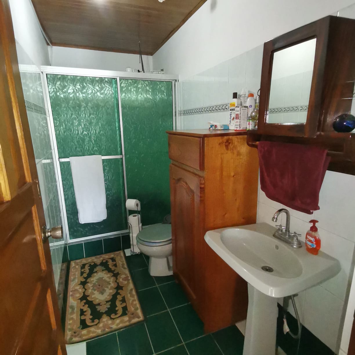 Lovely 2  Story Home + 2 Rental Cabins near Downtown Nuevo Arenal photo 19