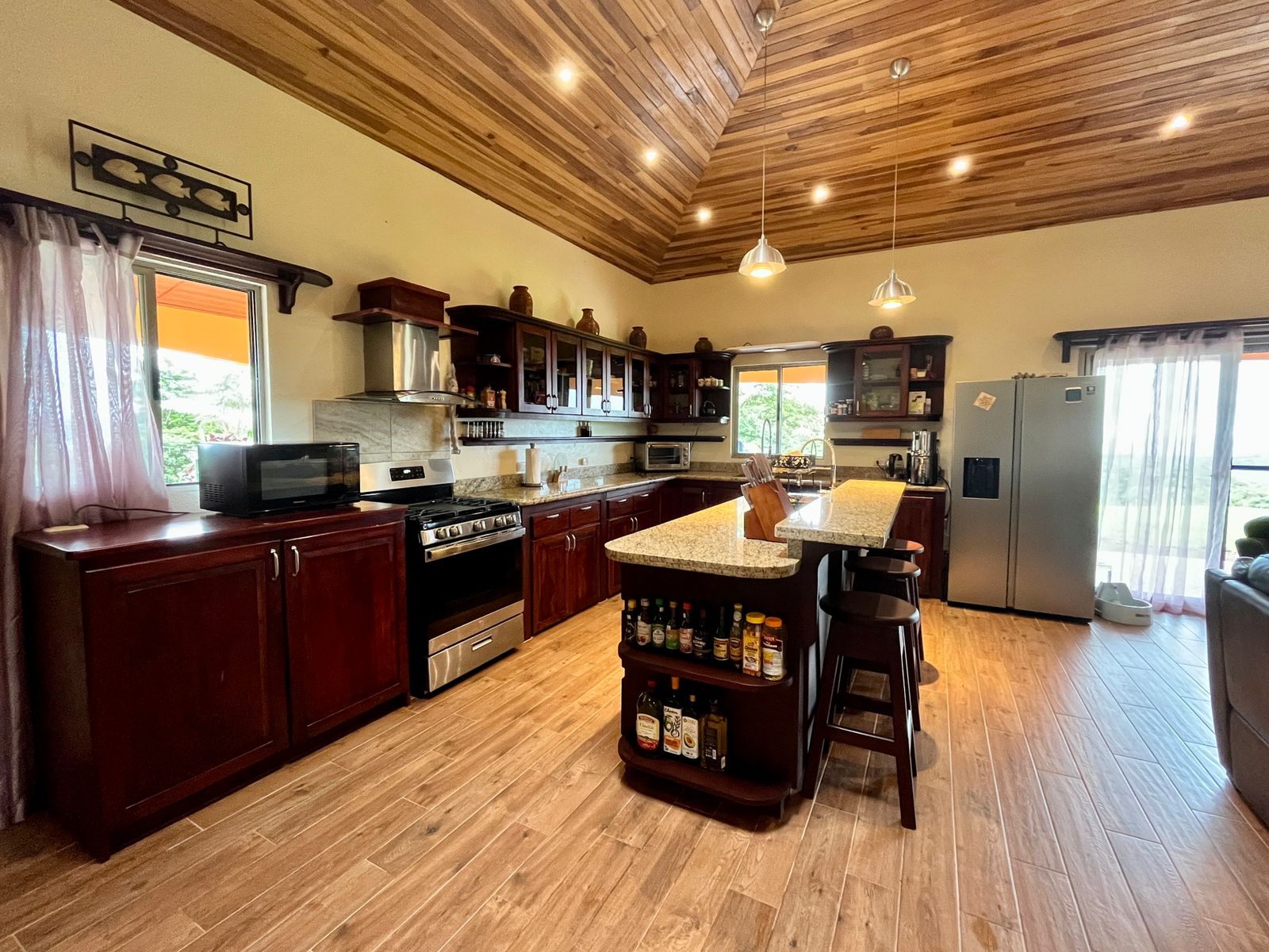 Mountain Top, Solar Powered, 3 bedroom Home in Nuevo Arenal  photo 10