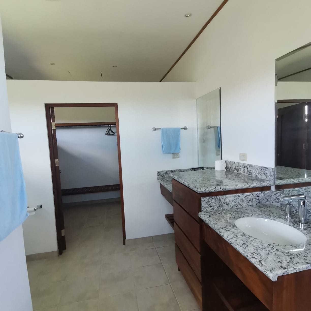 Beautiful, 3 bedroom, 3.5 bathroom, Mountain Top Home in Gated Community photo 28